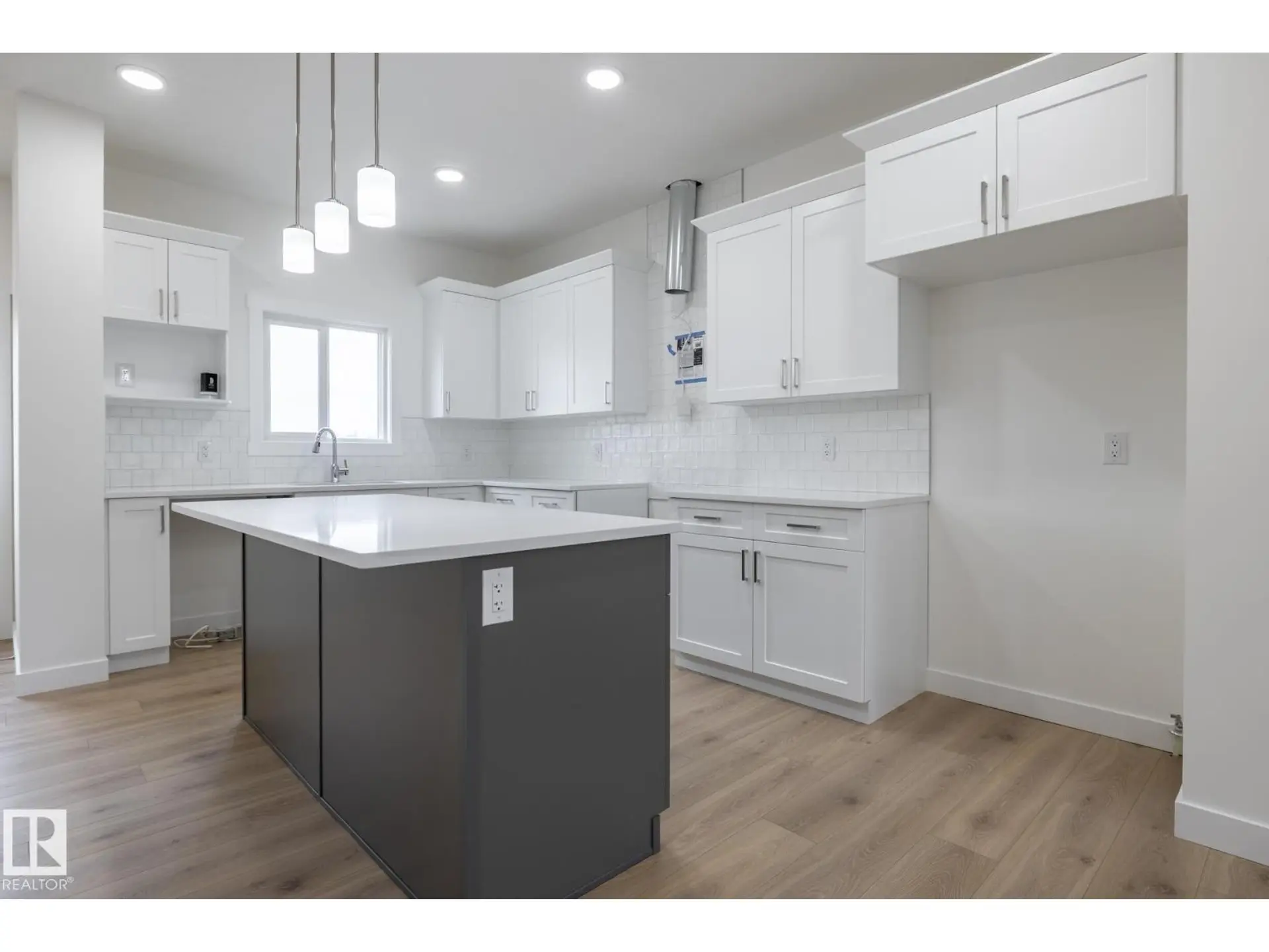 235 157 AV NE - Image 8