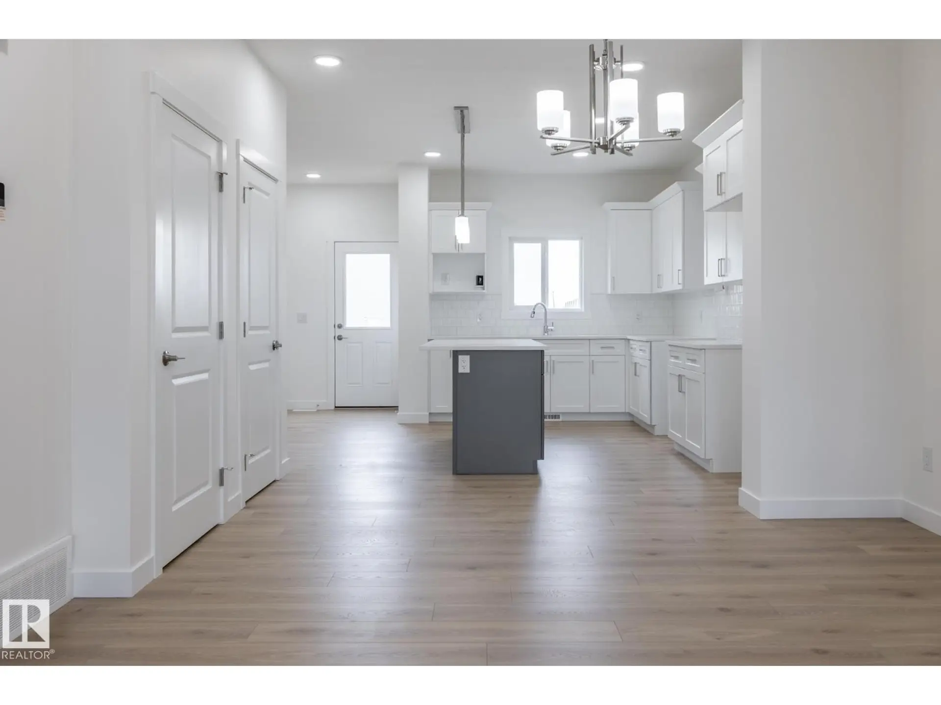 235 157 AV NE - Image 7