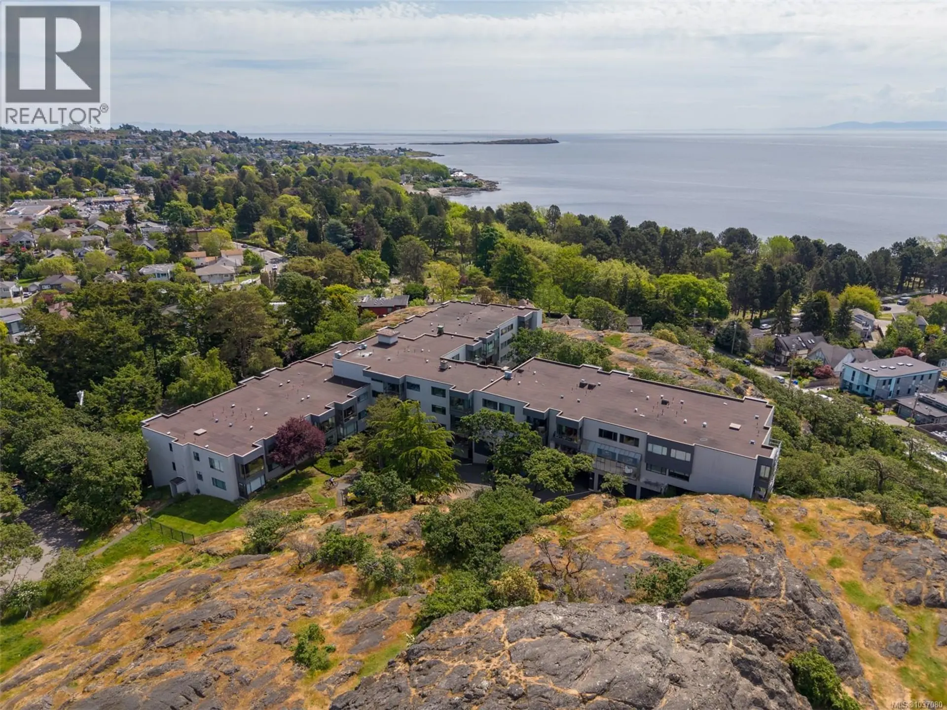 Property at #406 1433 Faircliff Lane, Victoria, BC