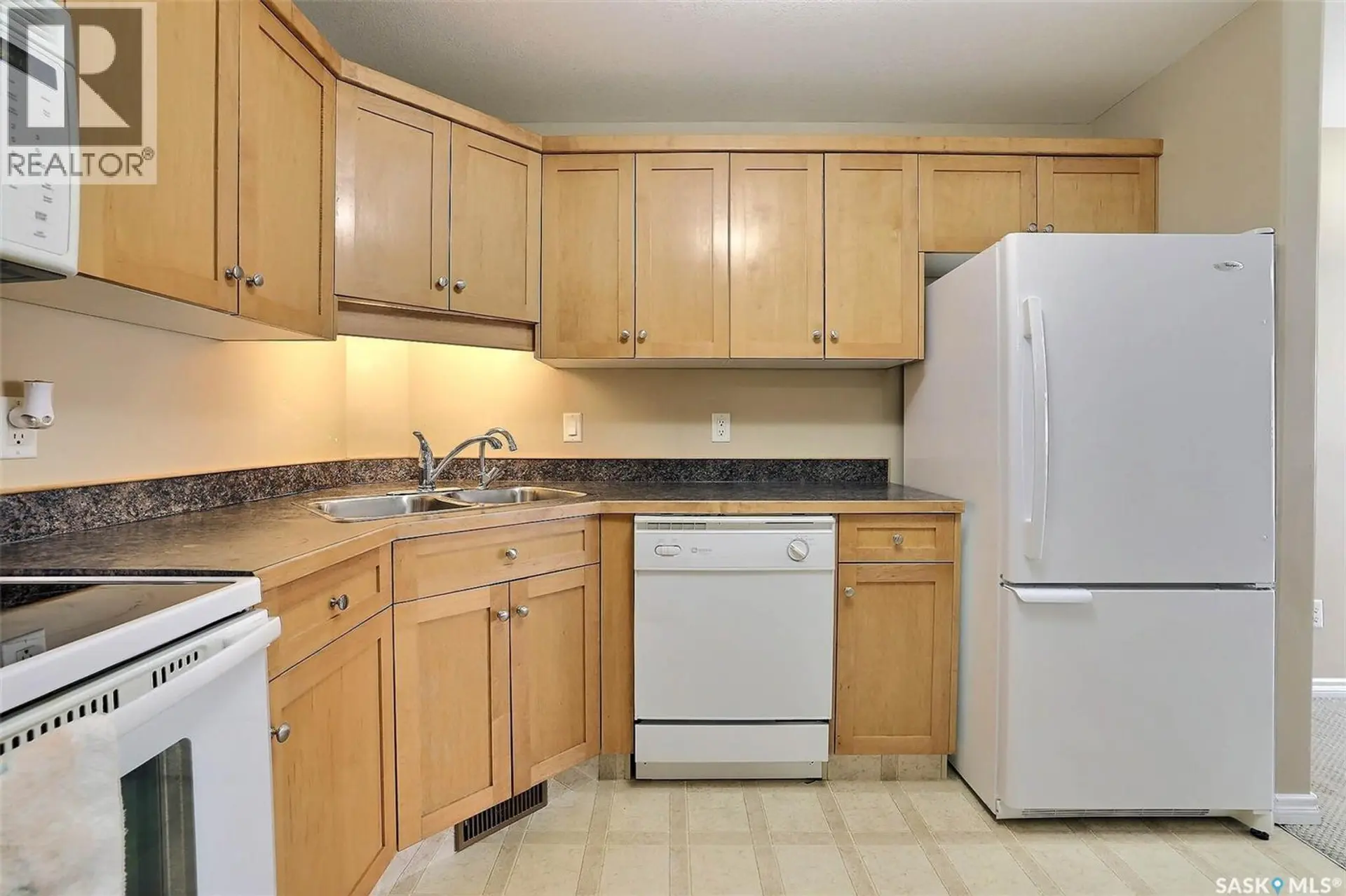 #205 3946 Robinson STREET - Image 7