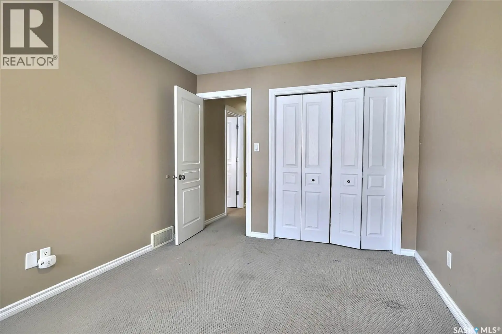 #205 3946 Robinson STREET - Image 9