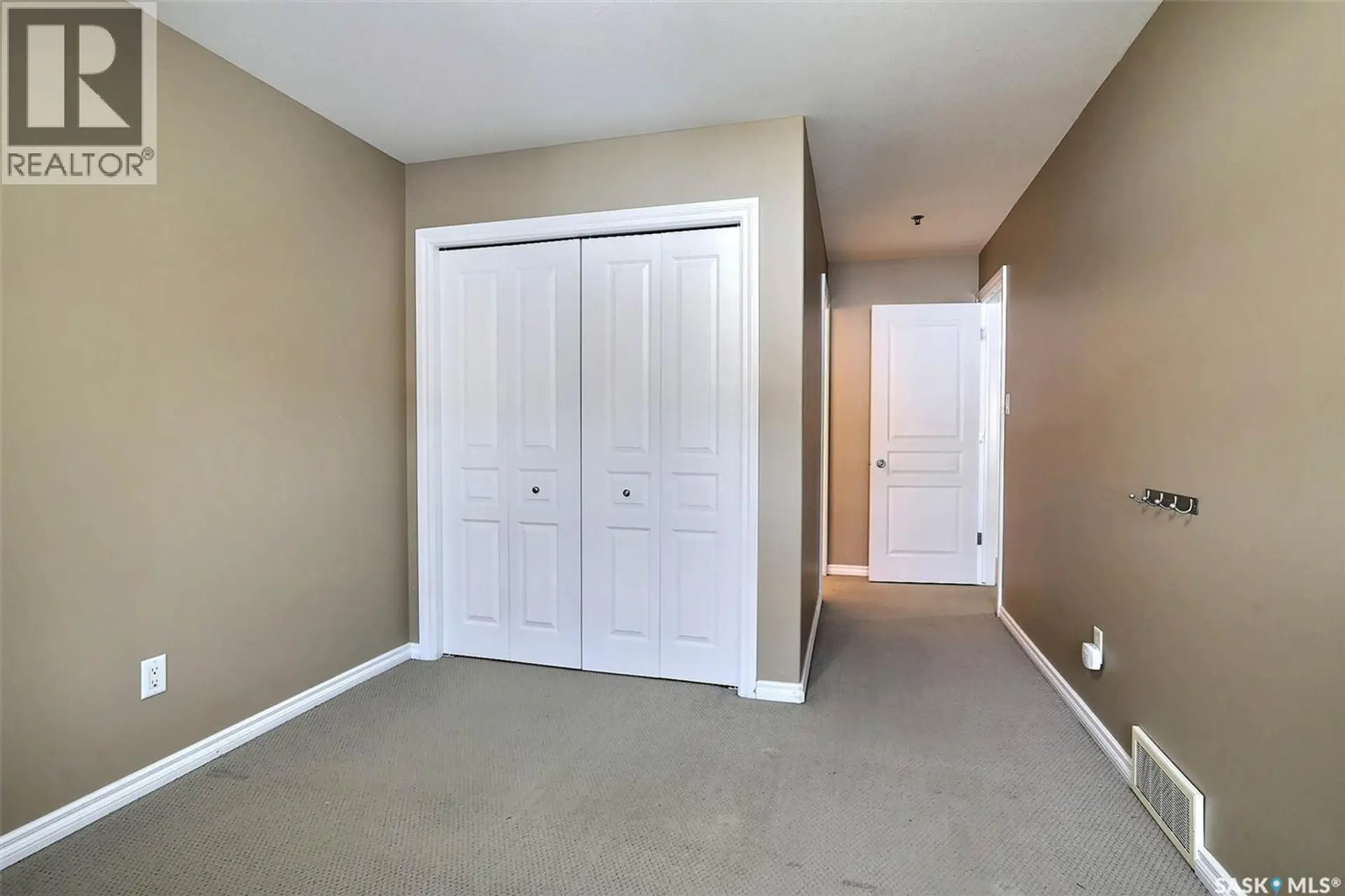 #205 3946 Robinson STREET - Image 11