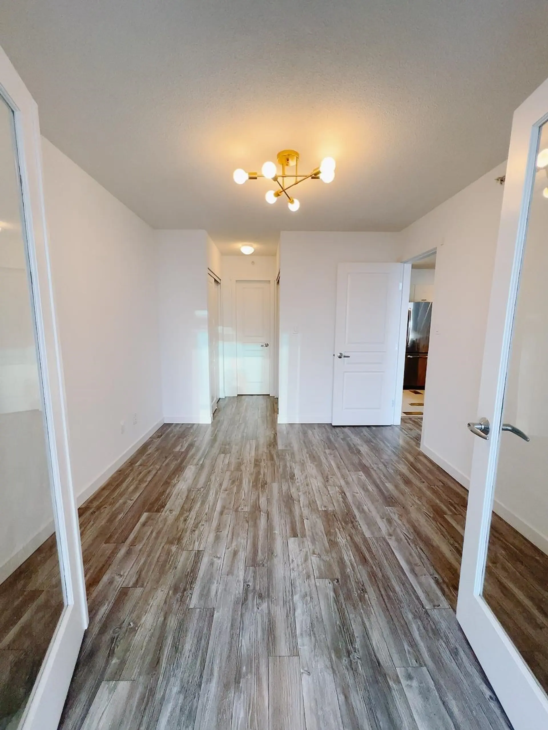 #806 3438 Vanness Avenue - Image 6
