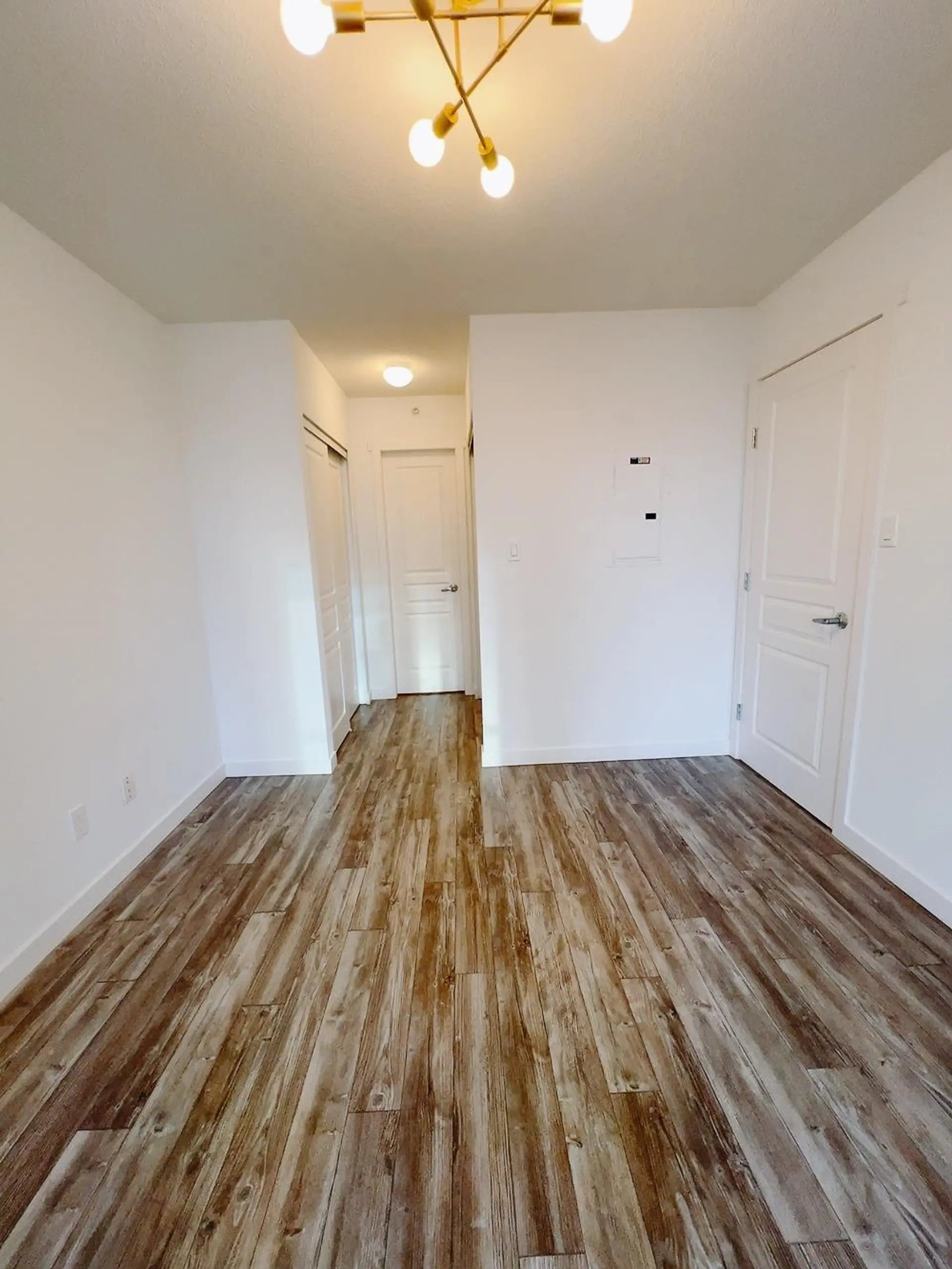 #806 3438 Vanness Avenue - Image 7