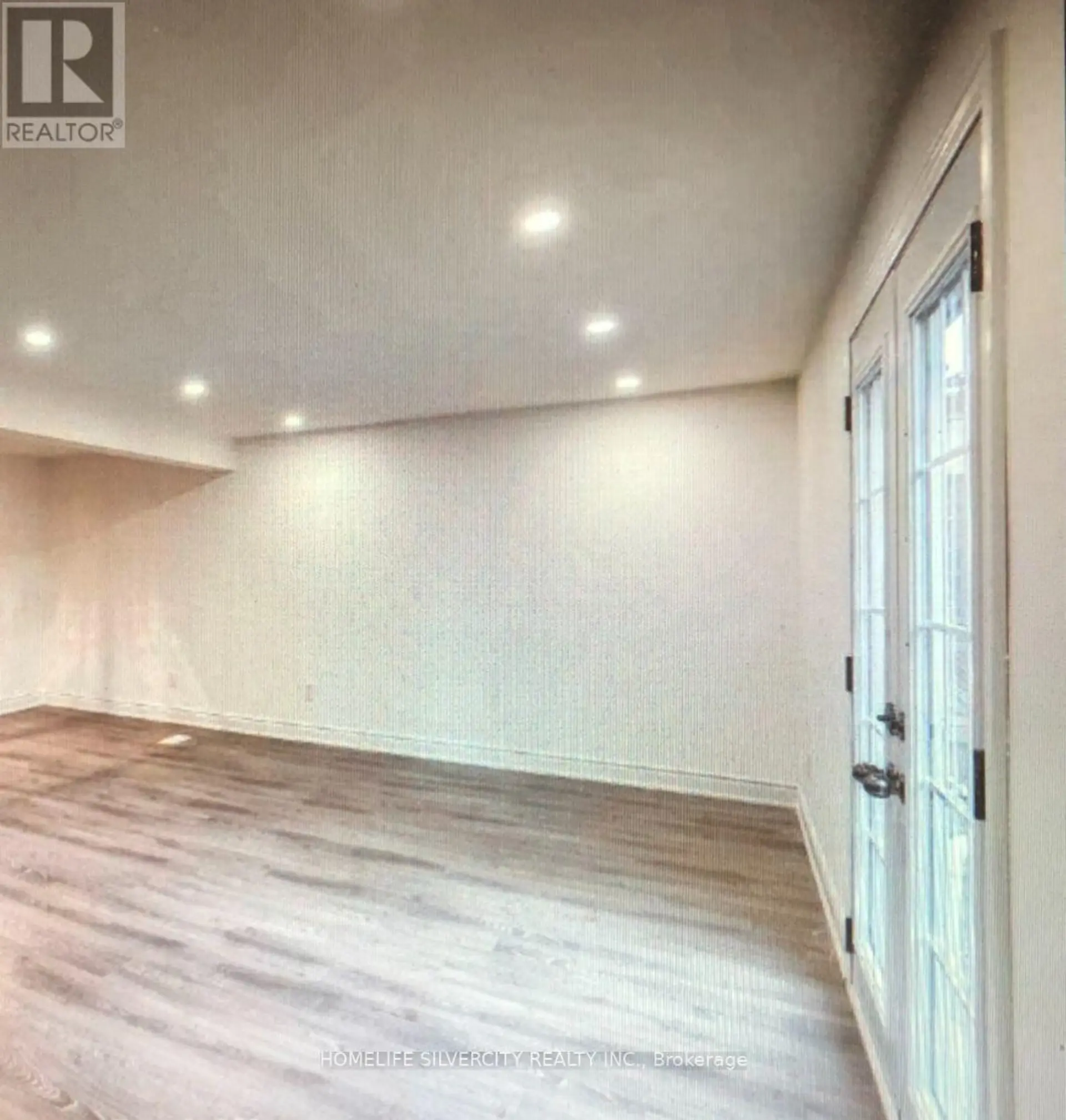731 ELGIN STREET N - Image 2