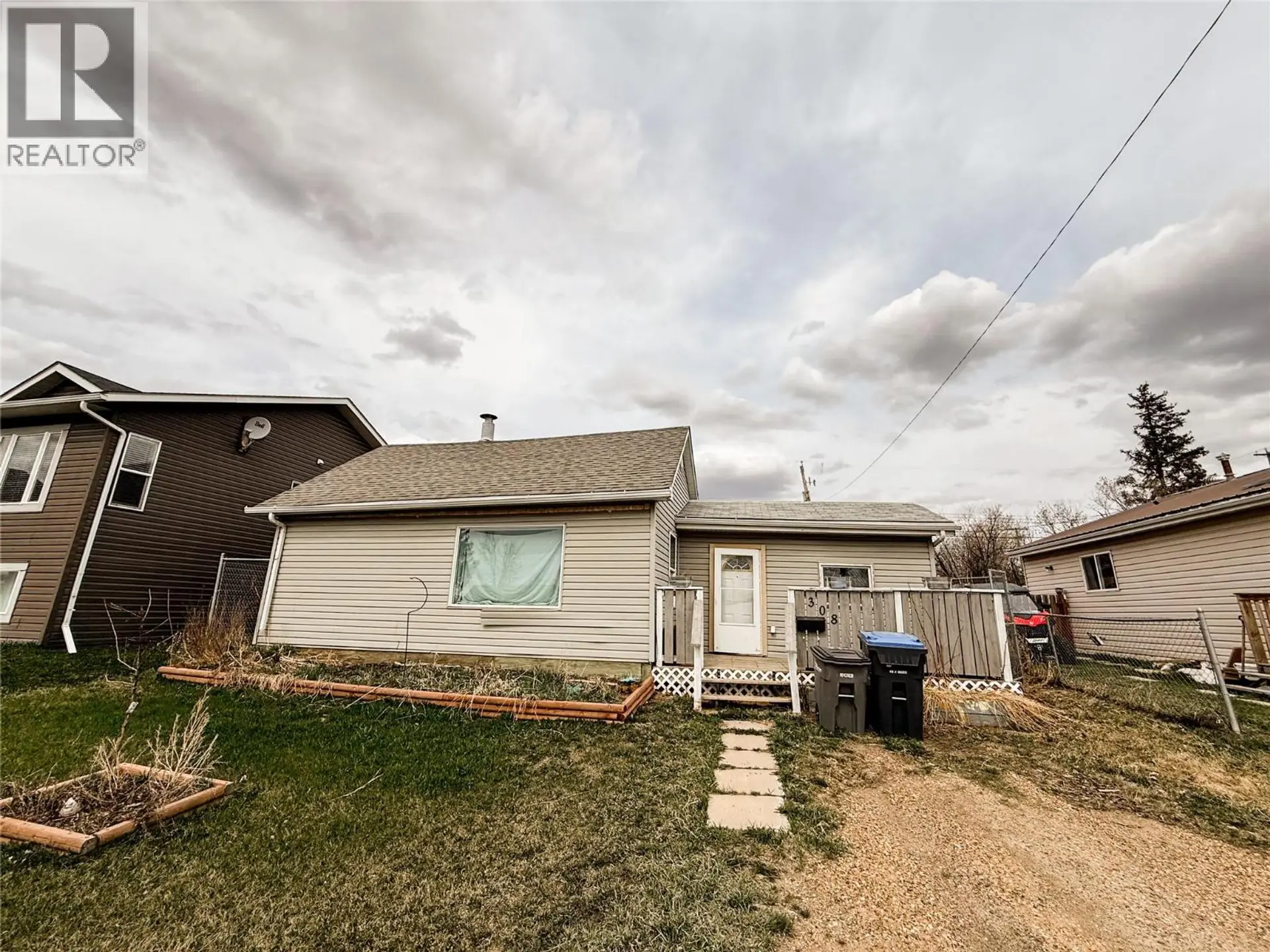 Property at 308 100a Avenue, Dawson Creek, BC