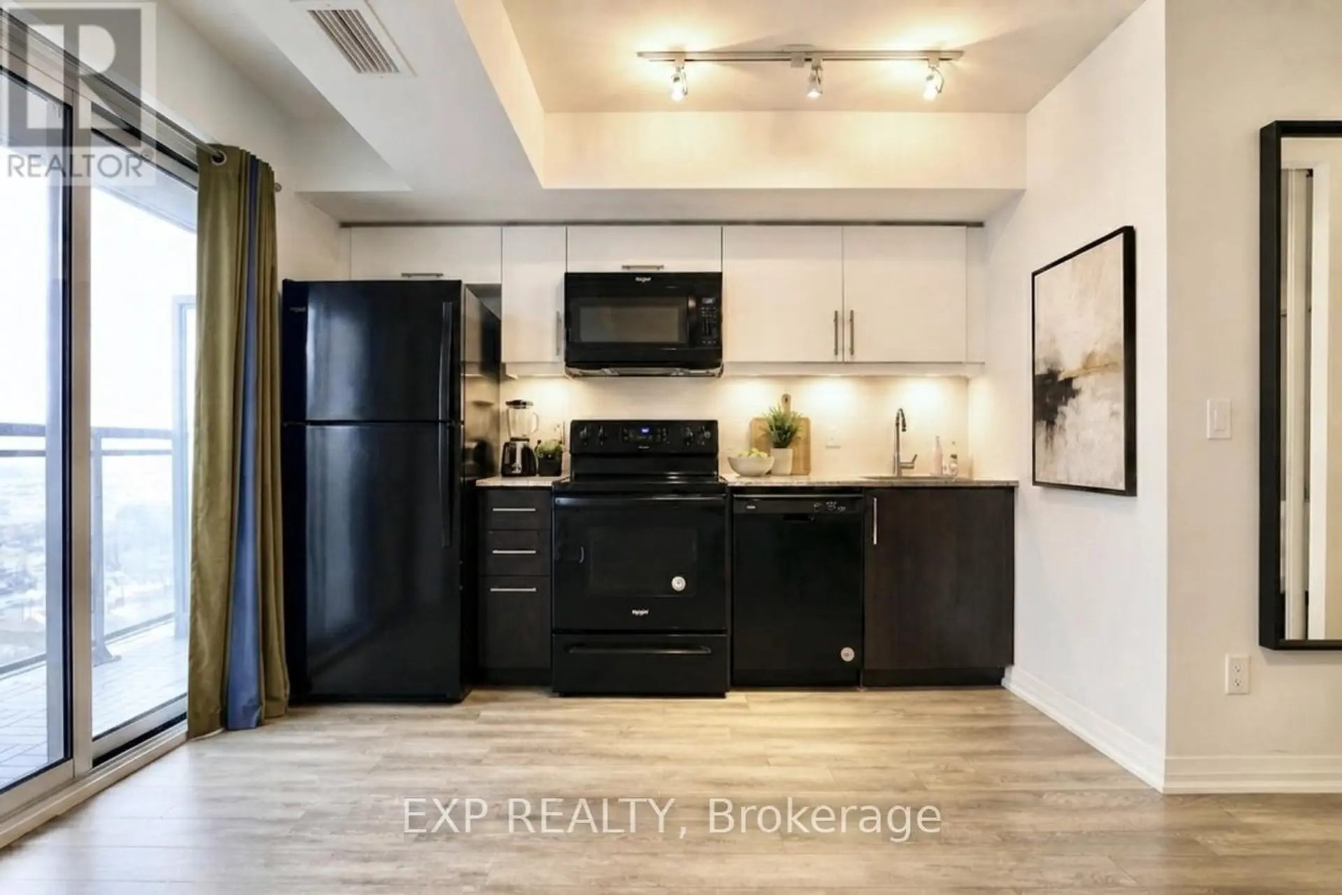 #707 30 MEADOWGLEN PLACE W - Image 5
