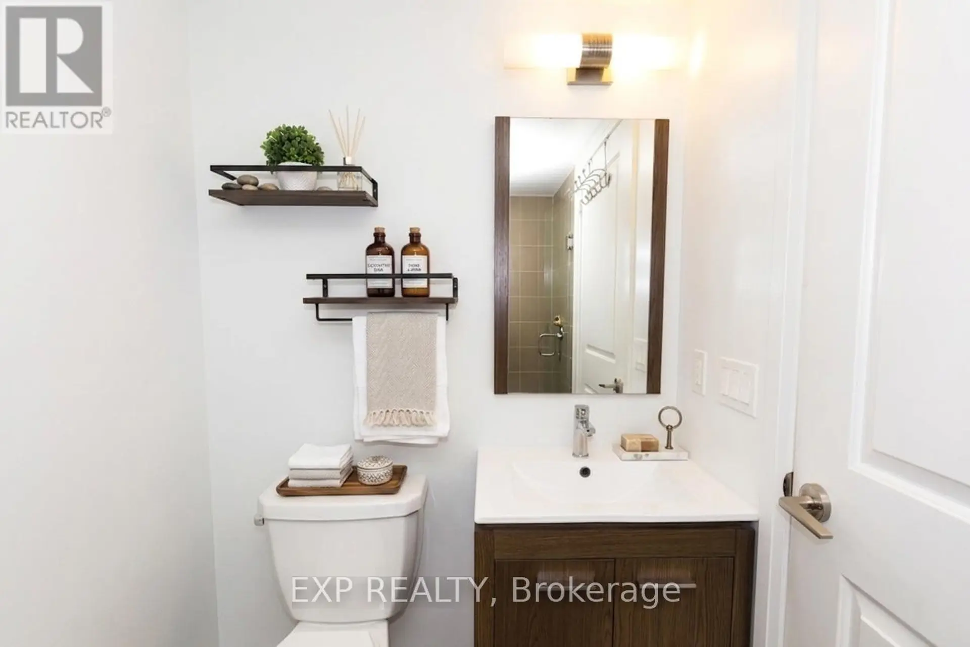 #707 30 MEADOWGLEN PLACE W - Image 7