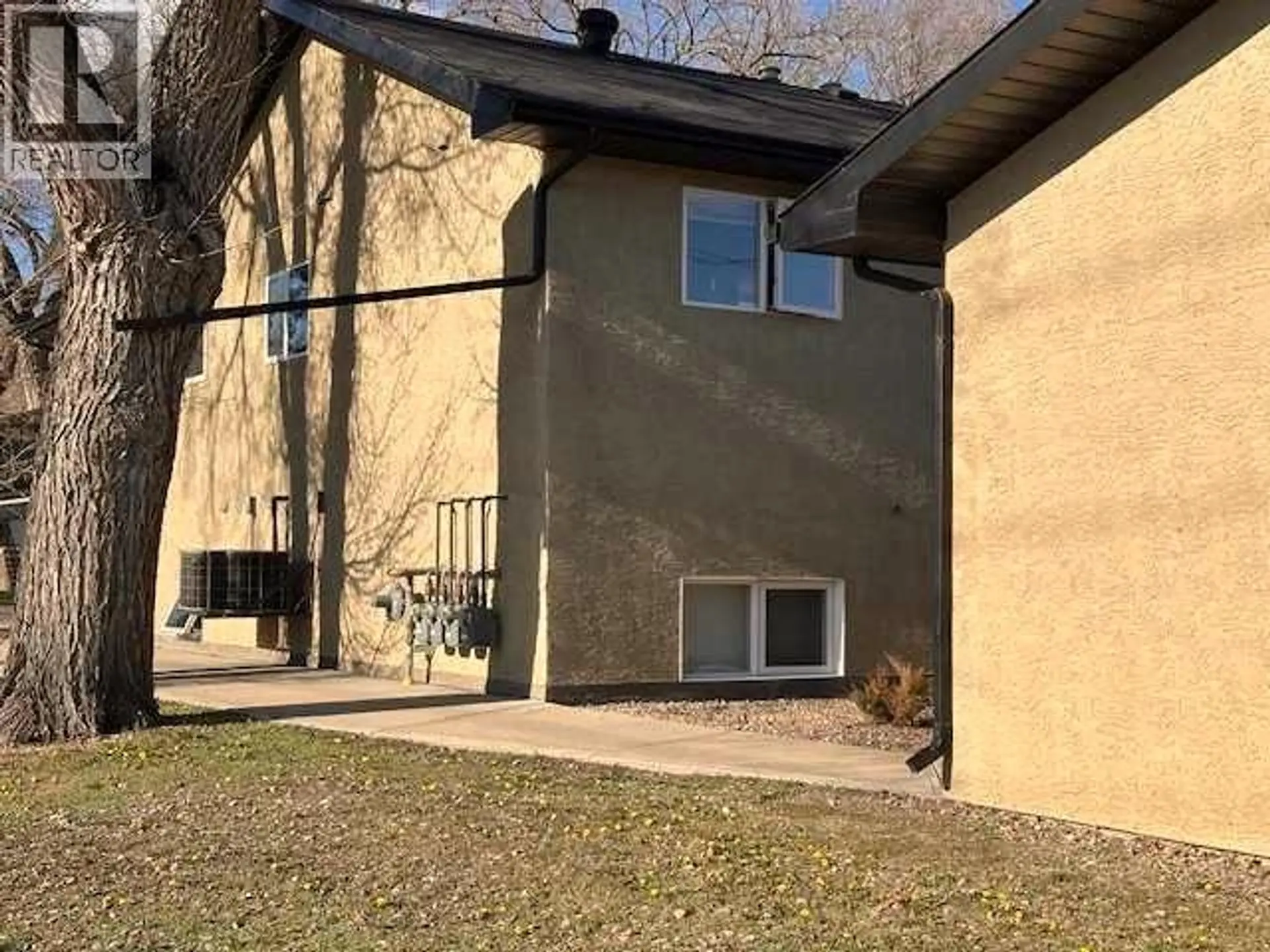 457 3 Street NW - Image 4