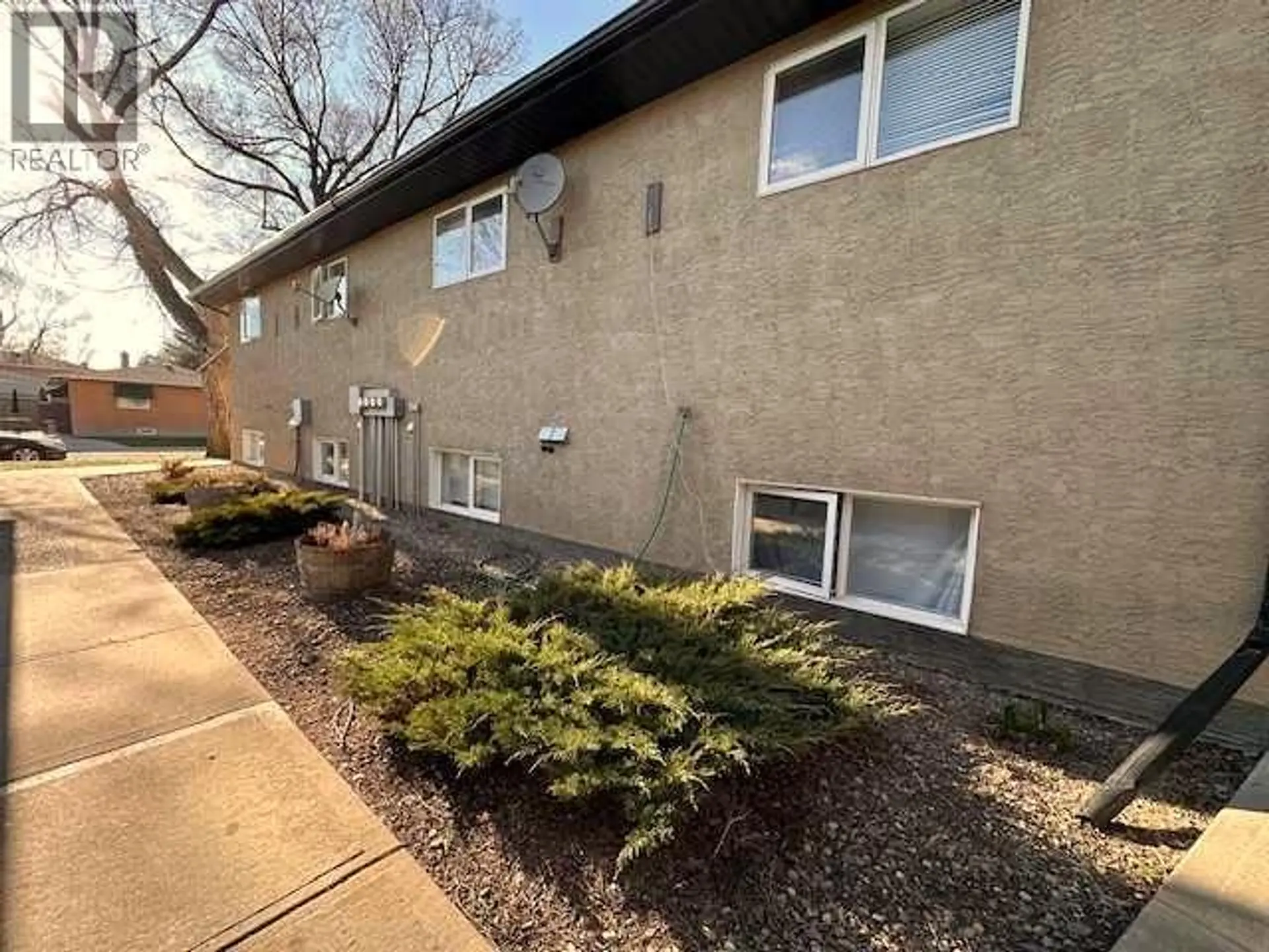 457 3 Street NW - Image 5