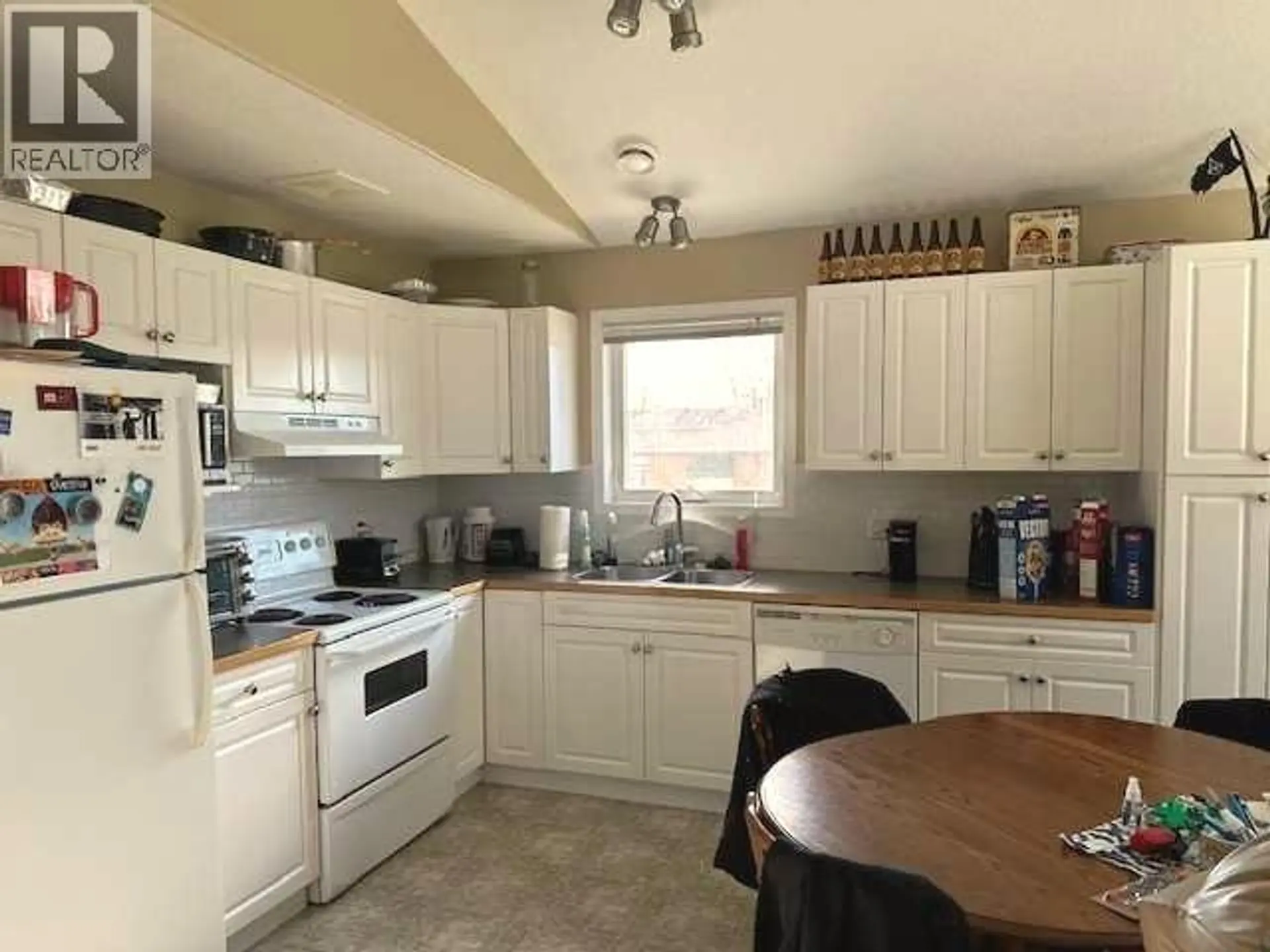 457 3 Street NW - Image 10
