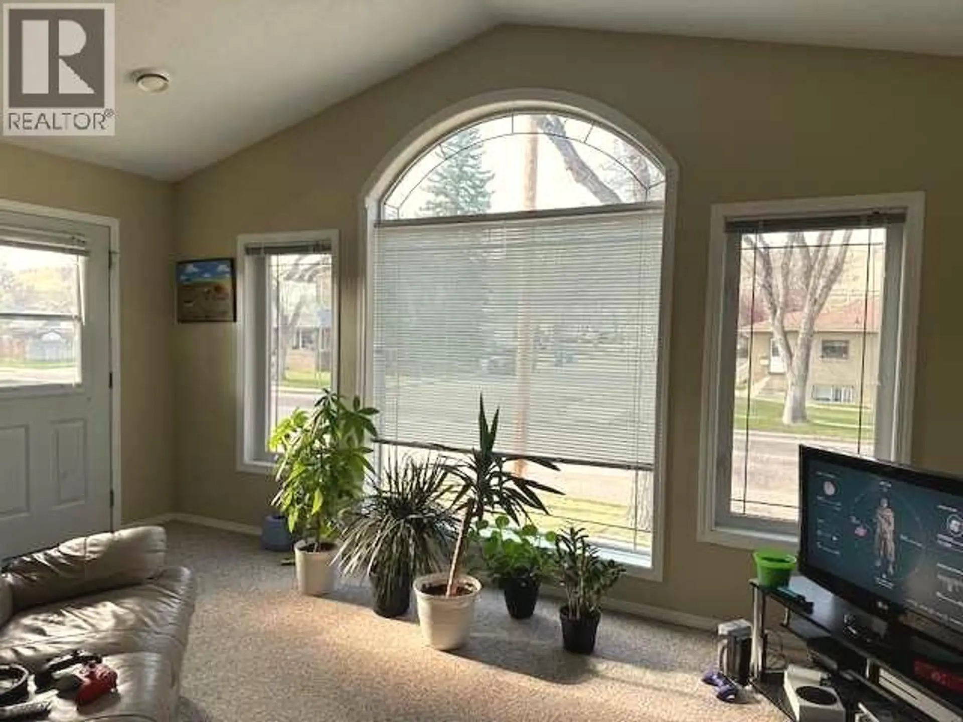 457 3 Street NW - Image 11