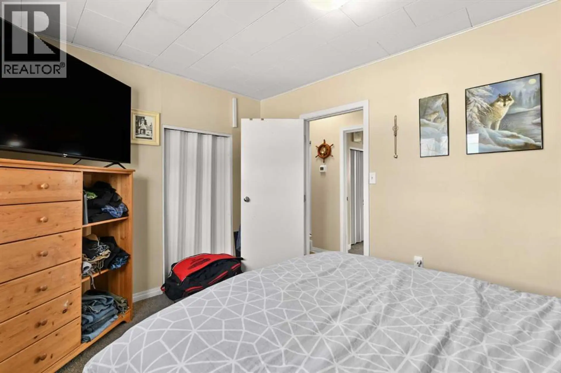 9517 99 Avenue - Image 12
