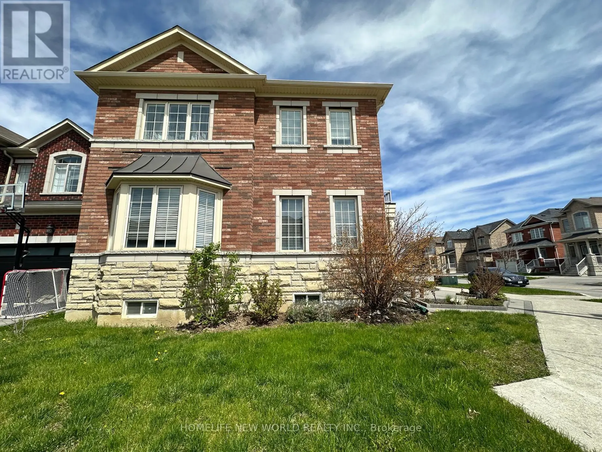 298 WEST LAWN CRESCENT - Image 3