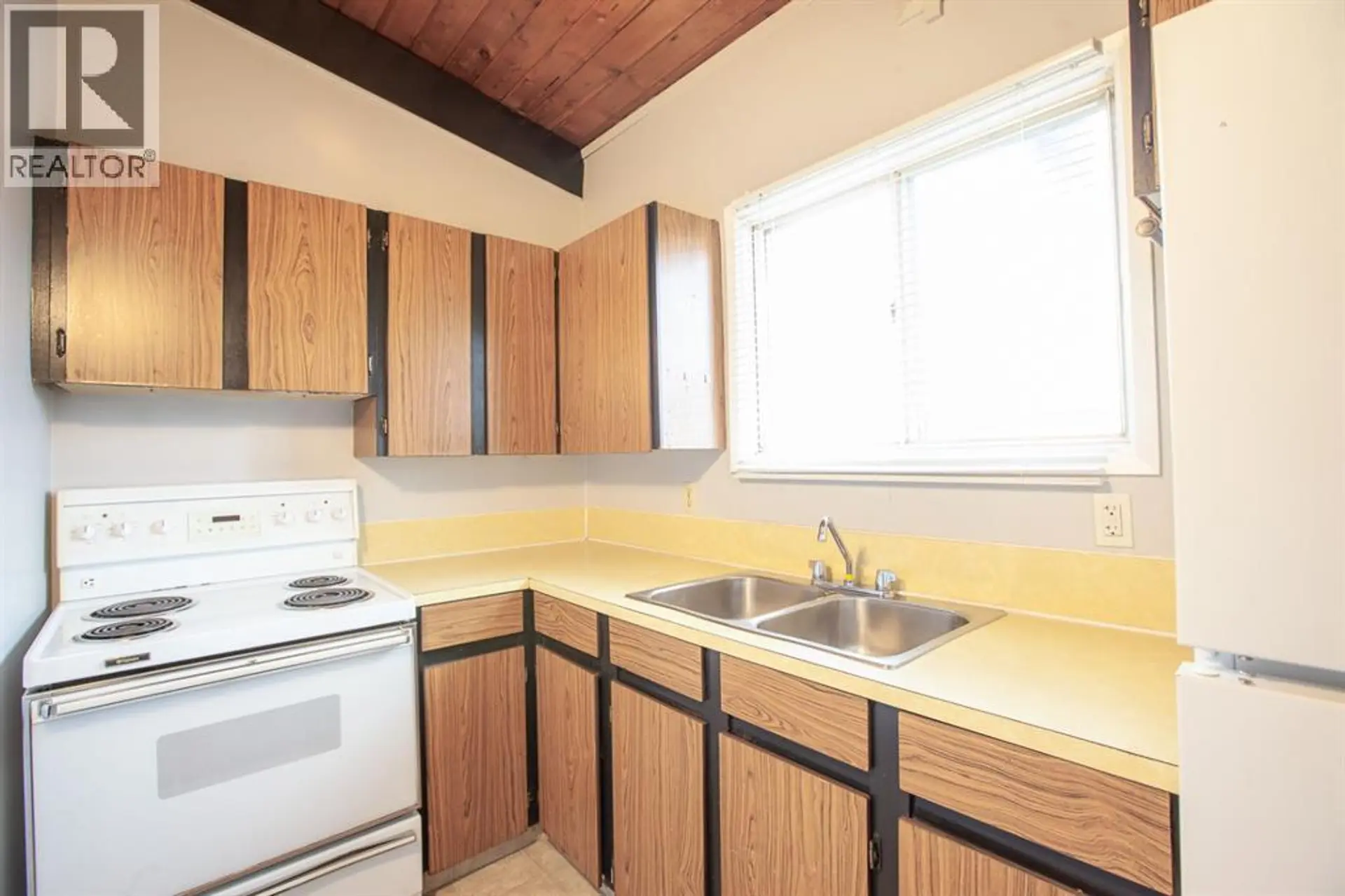 11010 5 Street SW - Image 7