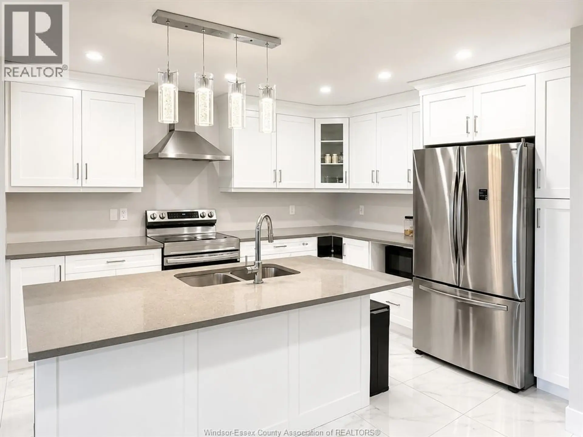 85 BORDEAUX PLACE - Image 2