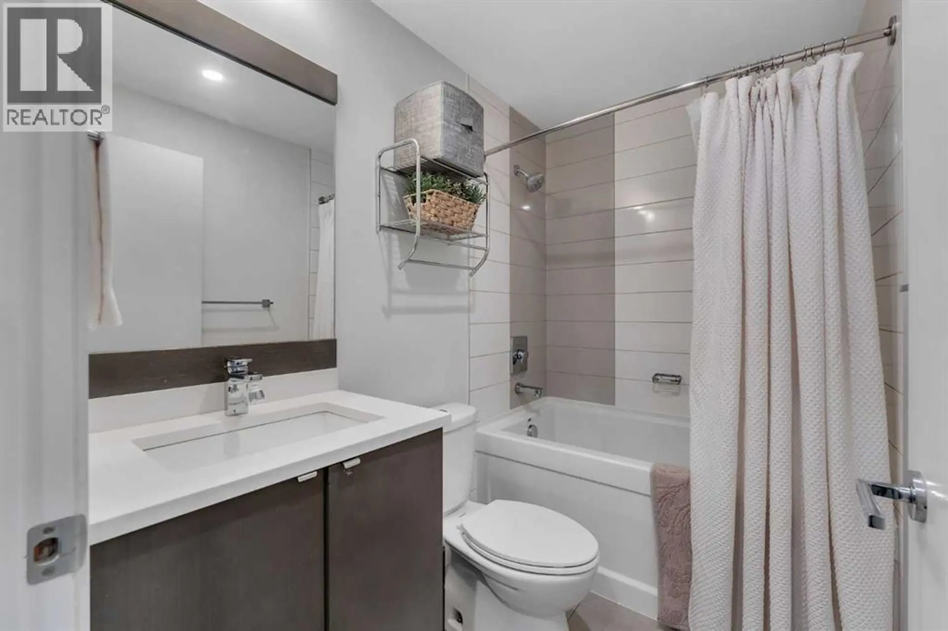 #220 323 20 Avenue SW - Image 4