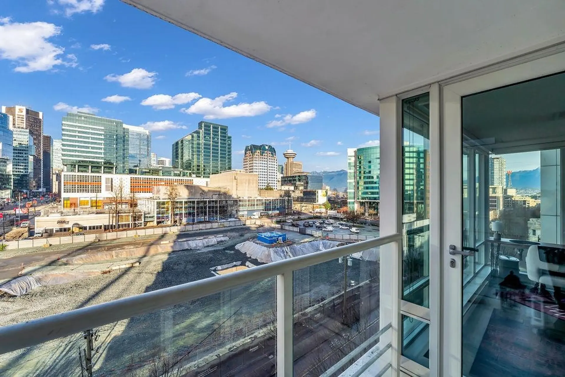 Property at #909 161 W Georgia Street, Vancouver, BC
