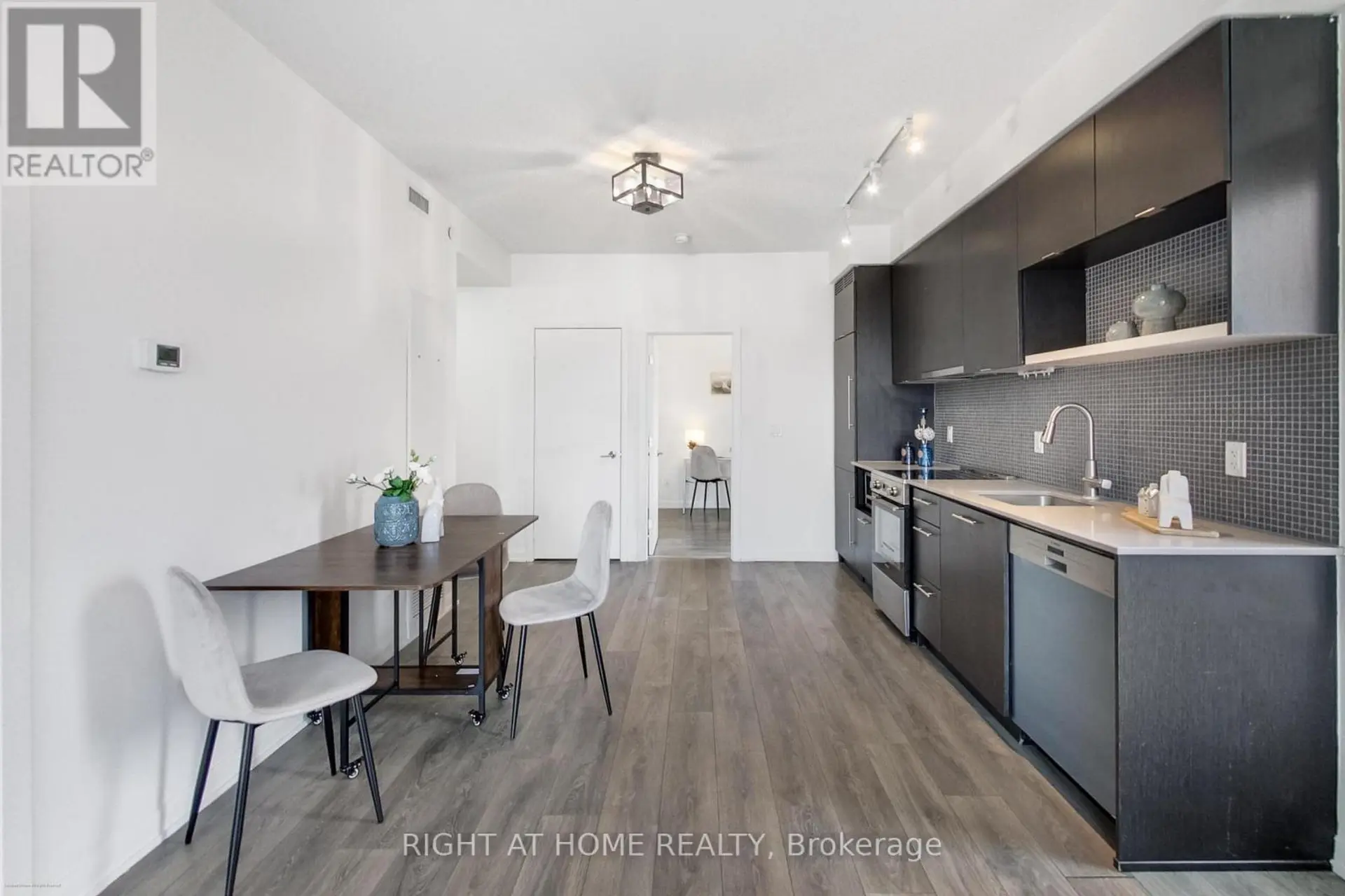 #711 435 RICHMOND STREET W - Image 6