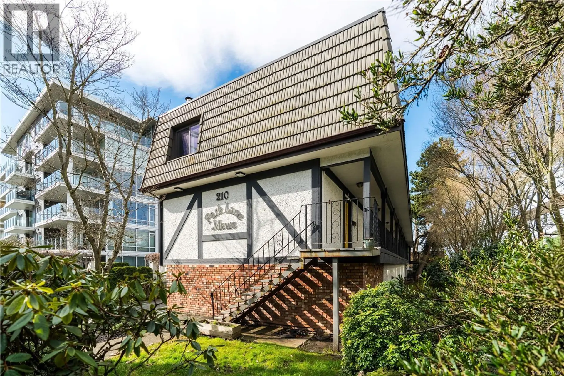Property at #4 210 Douglas St, Victoria, BC