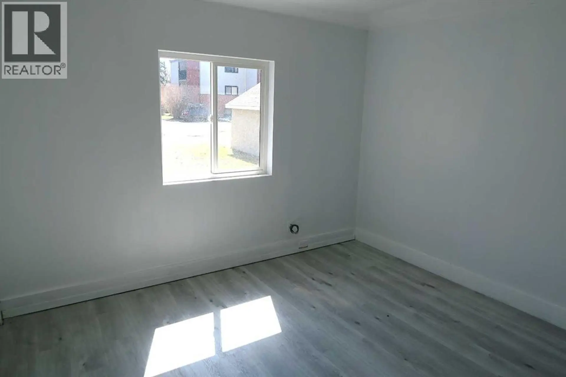 4617 46 Street - Image 6