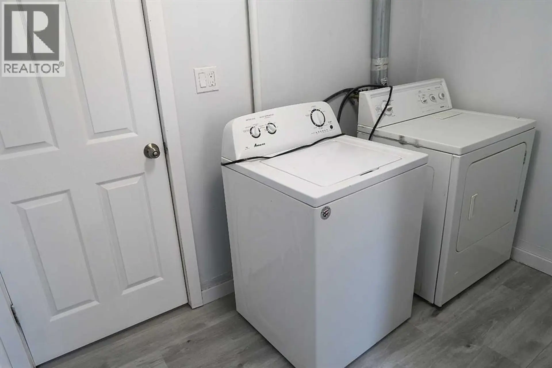 4617 46 Street - Image 4