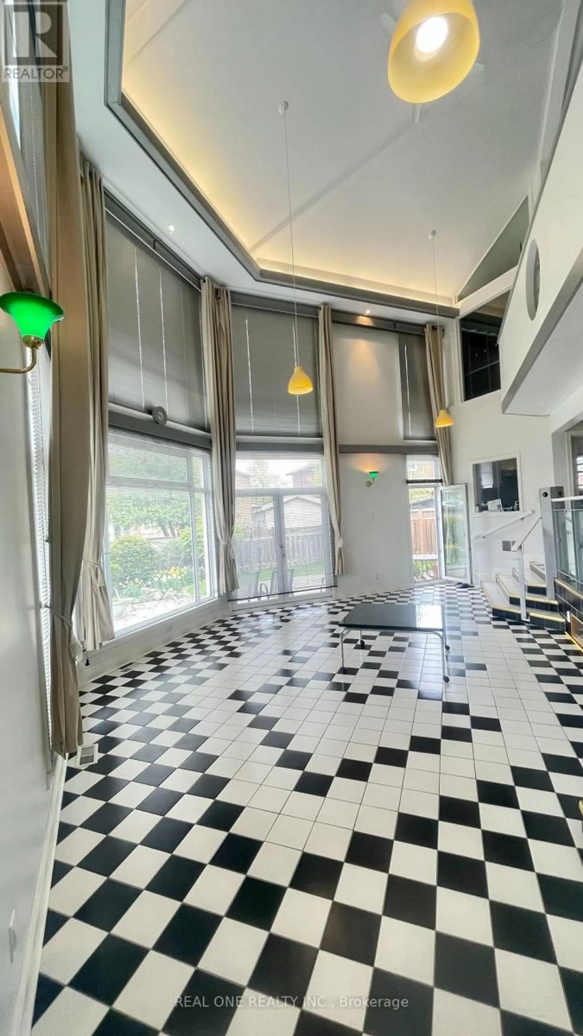 71 STOCK AVENUE - Image 4