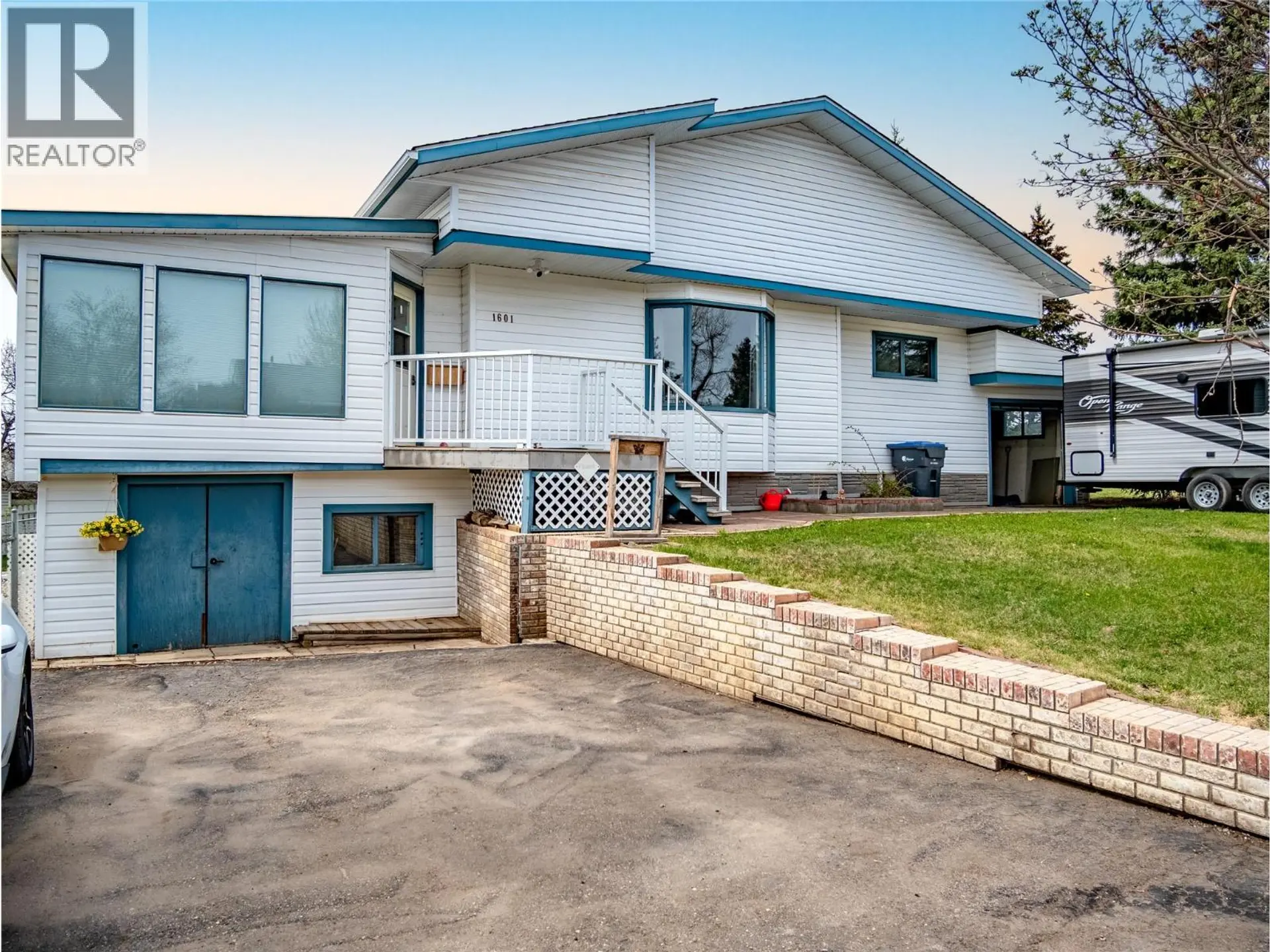 Property at 1601 94 Avenue, Dawson Creek, BC