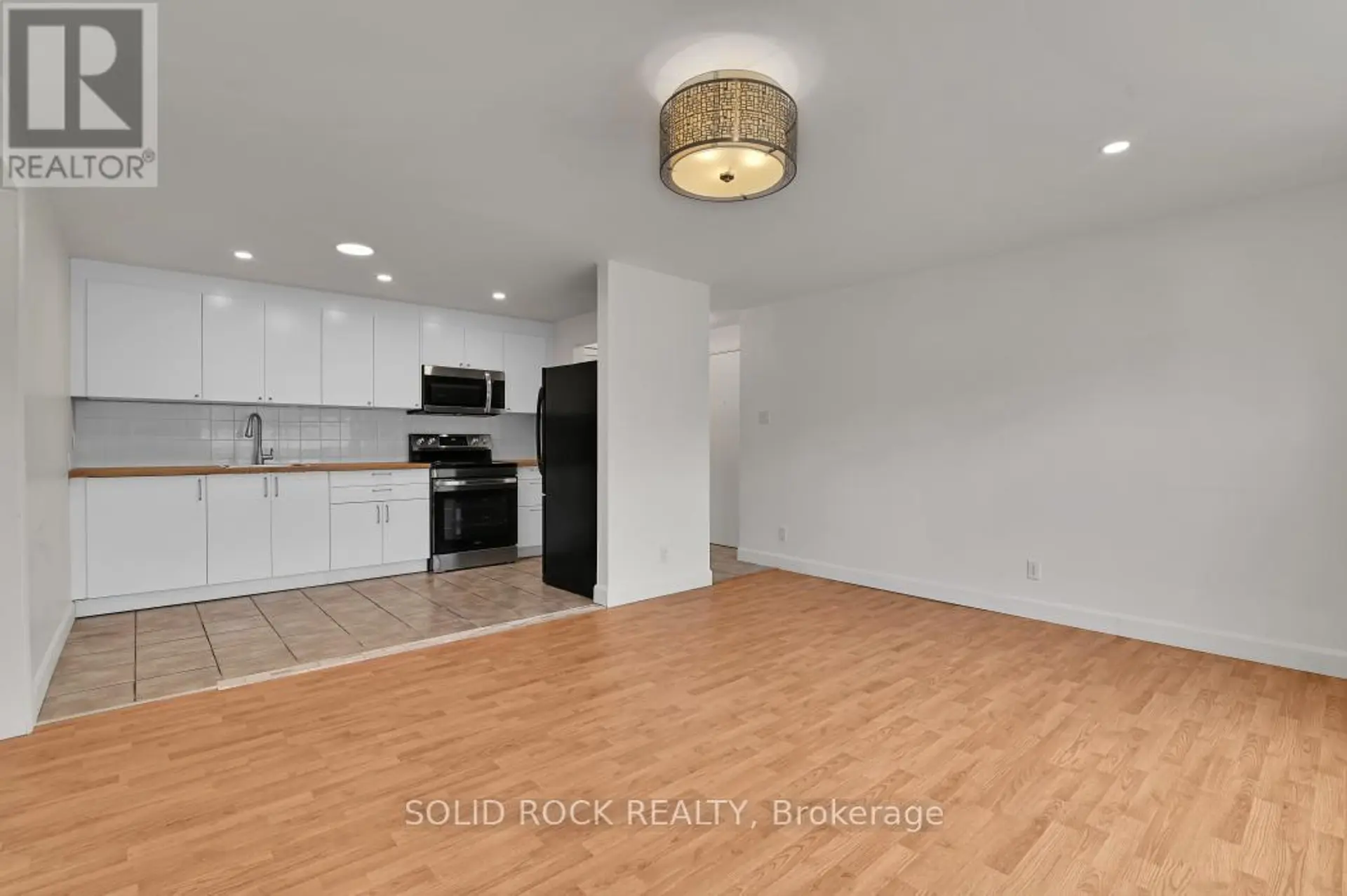 #7 896 ELMSMERE DRIVE - Image 5
