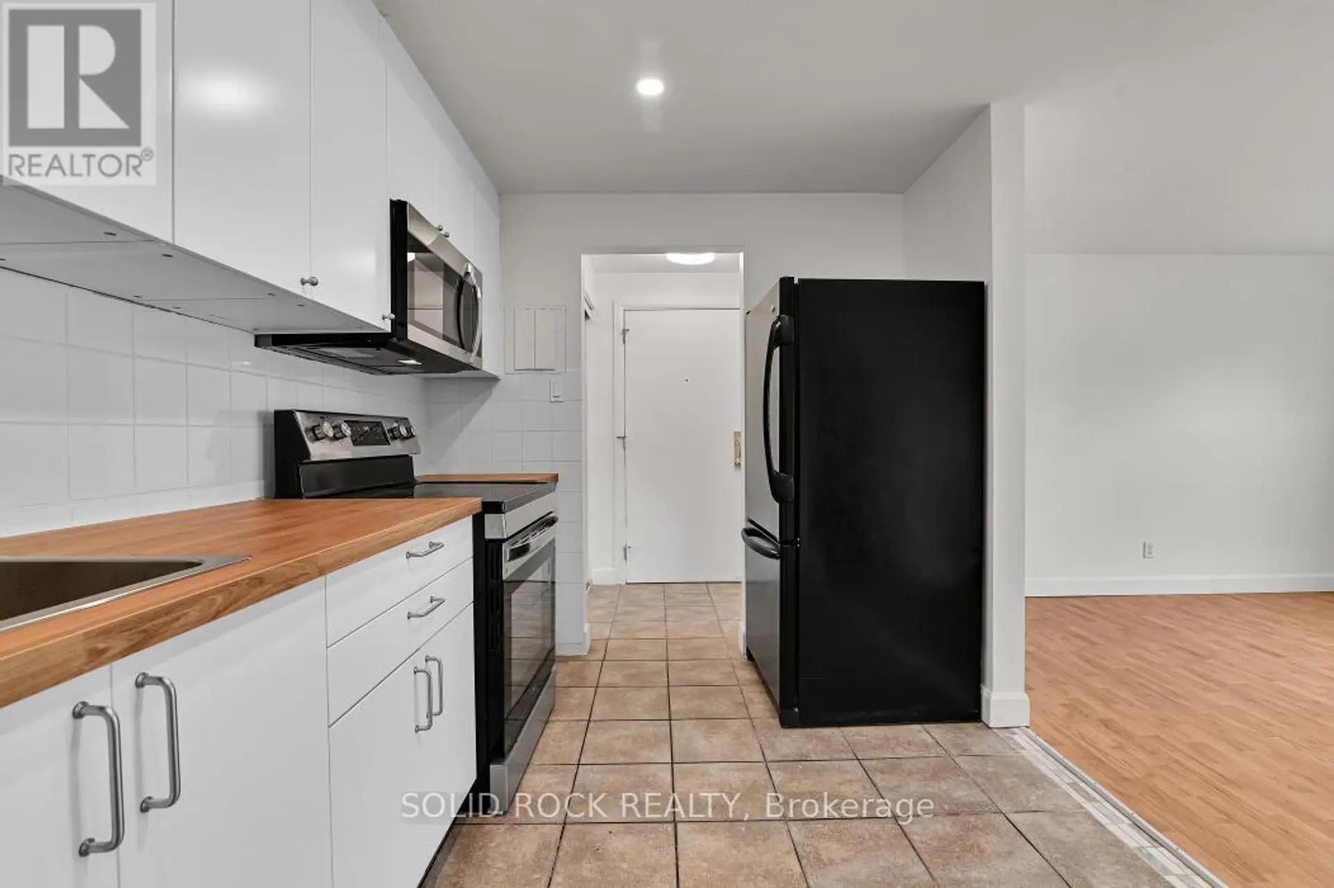 #7 896 ELMSMERE DRIVE - Image 7