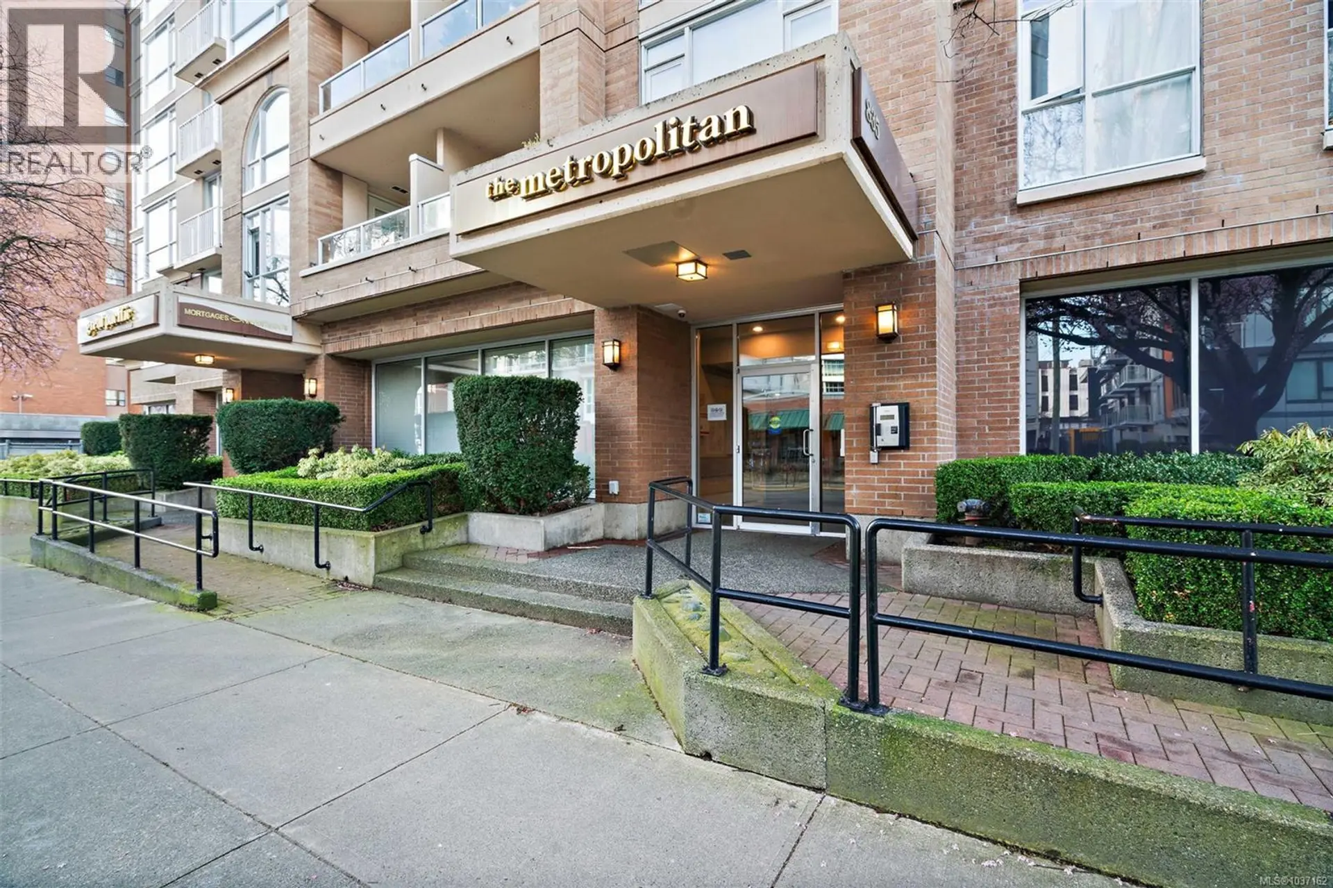 #1009 835 View St - Image 12