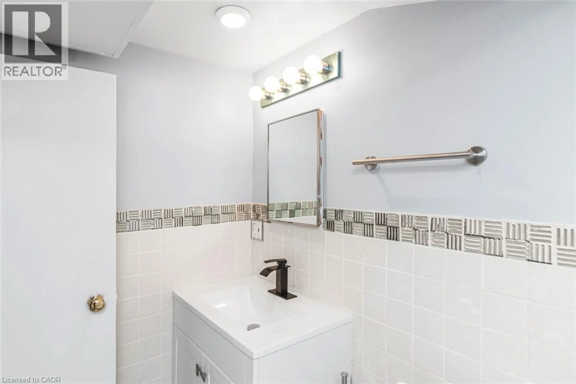 112 NASH Road S - Image 7
