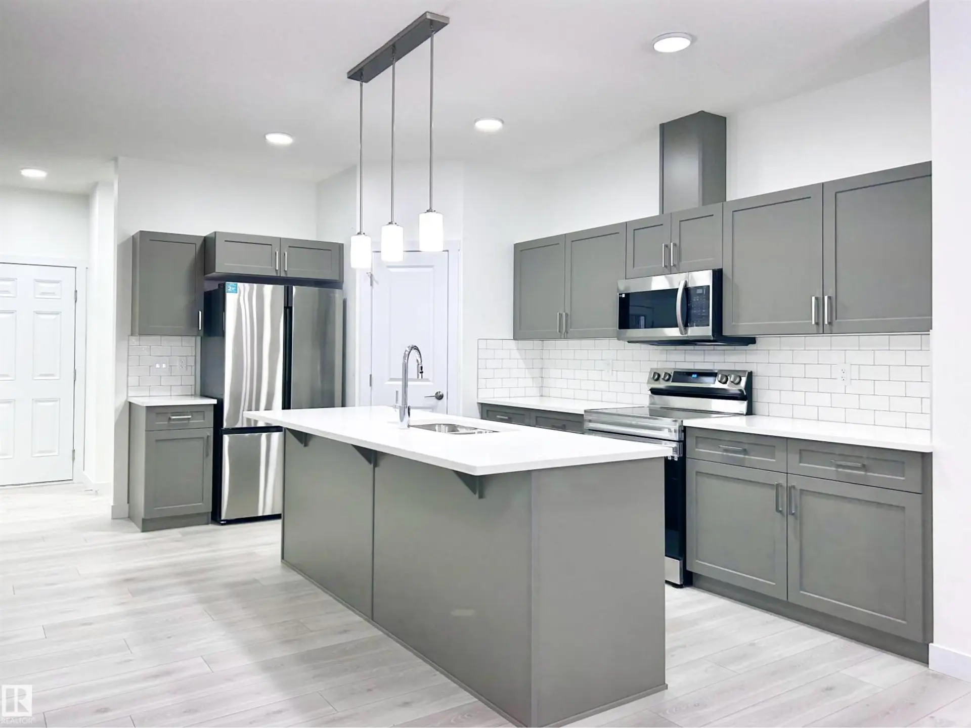 19632 29 AV NW - Image 4