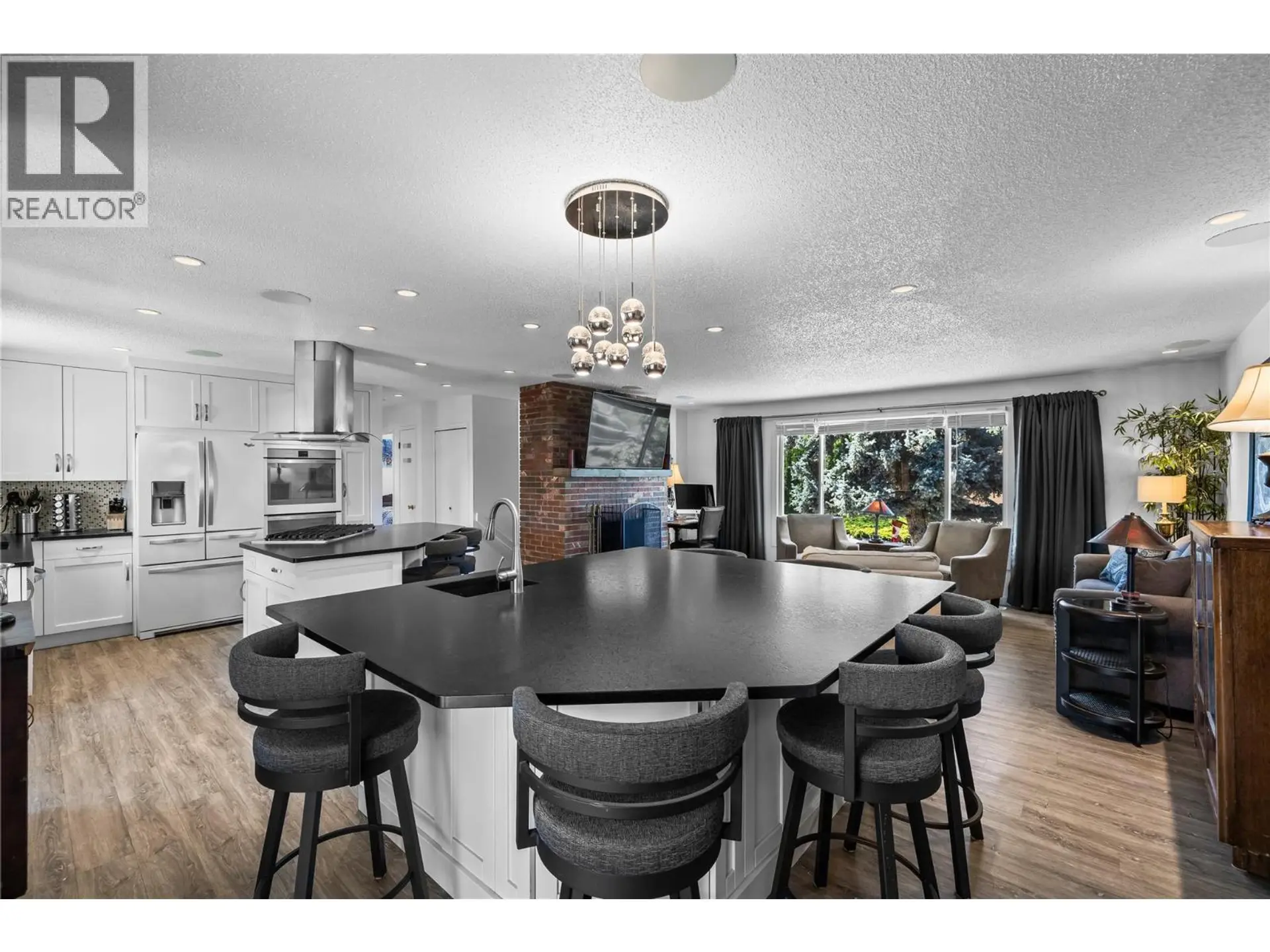 Property at 992 Grenfell Court, Kelowna, BC