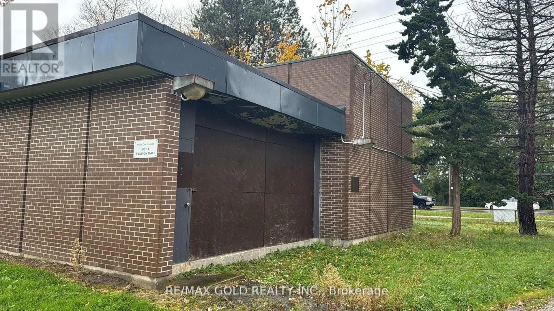 6 EASTON PLACE - Image 2