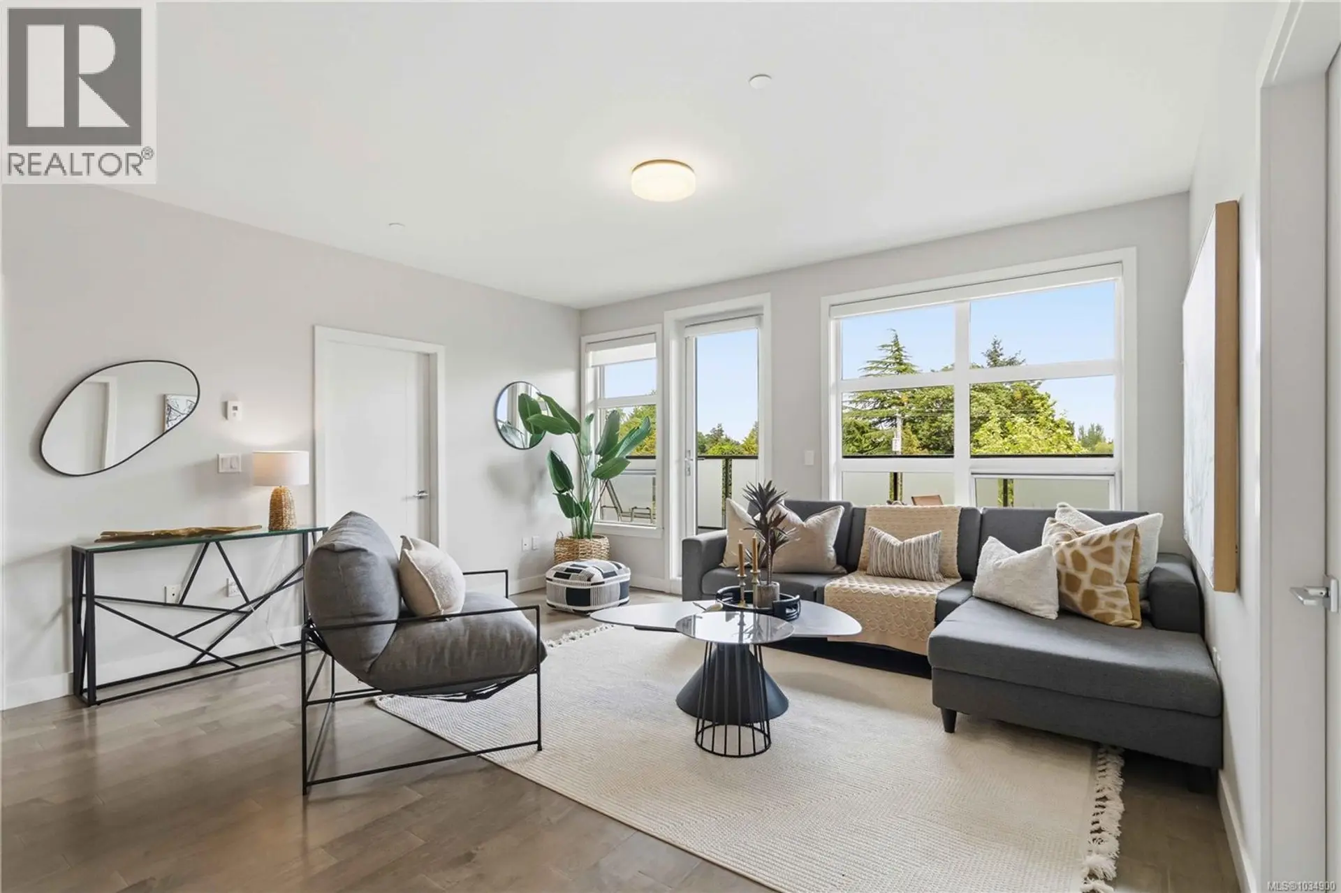 Property at #301 4000 Shelbourne St, Saanich, BC