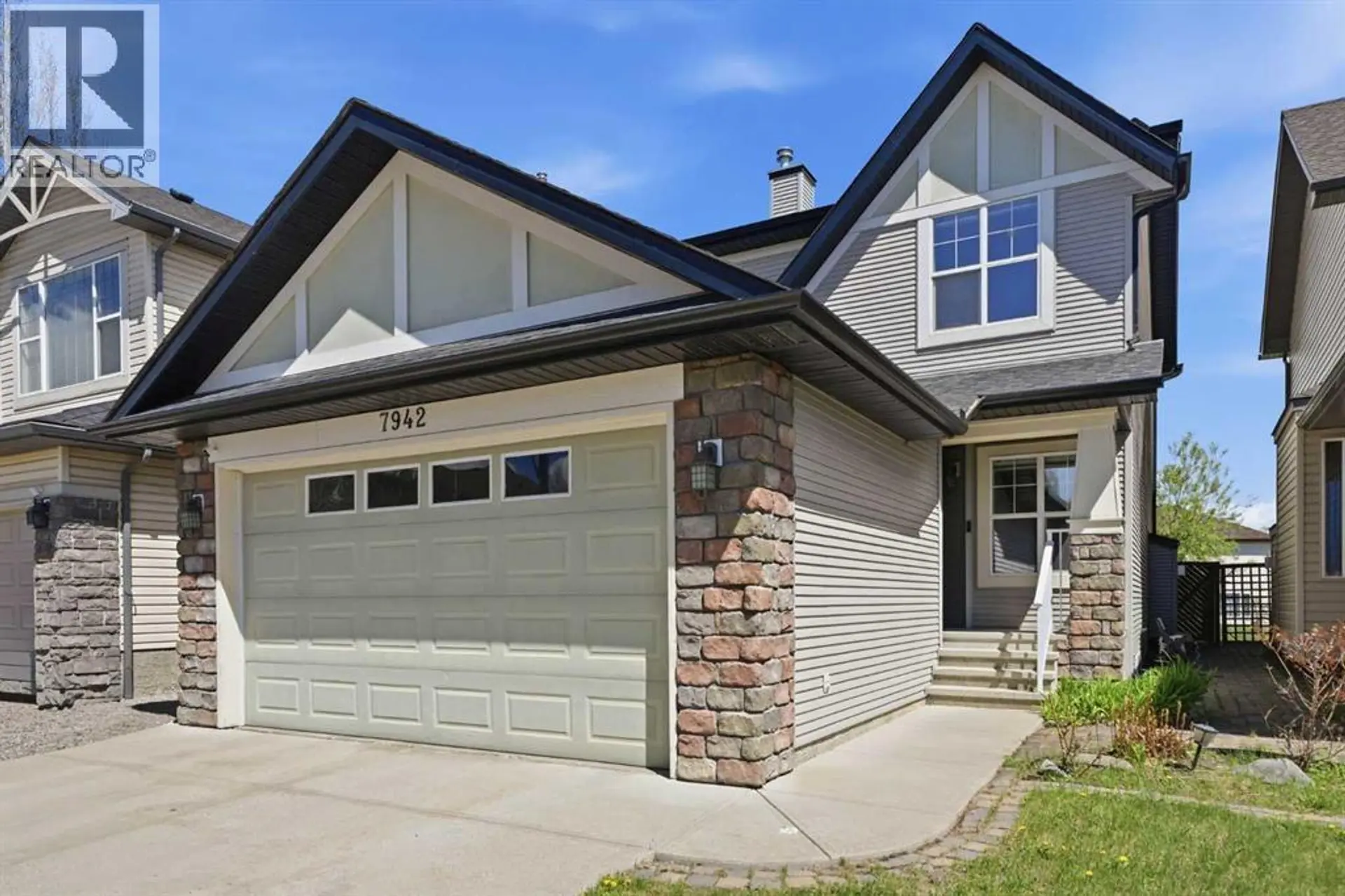 Property at 7942 Cougar Ridge Avenue SW, Calgary, AB