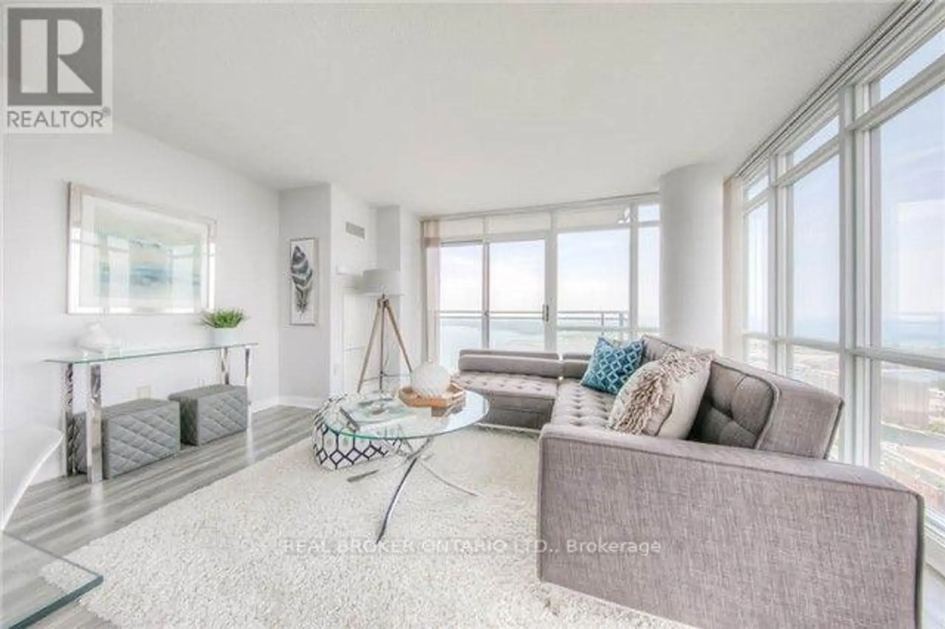 #4512 15 FORT YORK BOULEVARD - Image 2