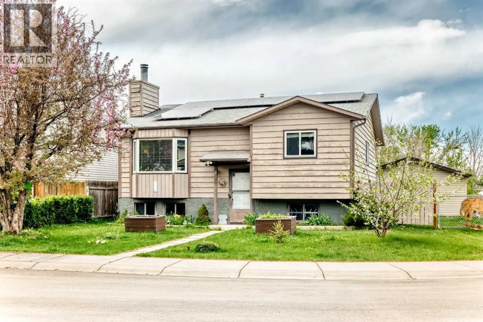 Property at 43 Mckenna Way SE, Calgary, AB