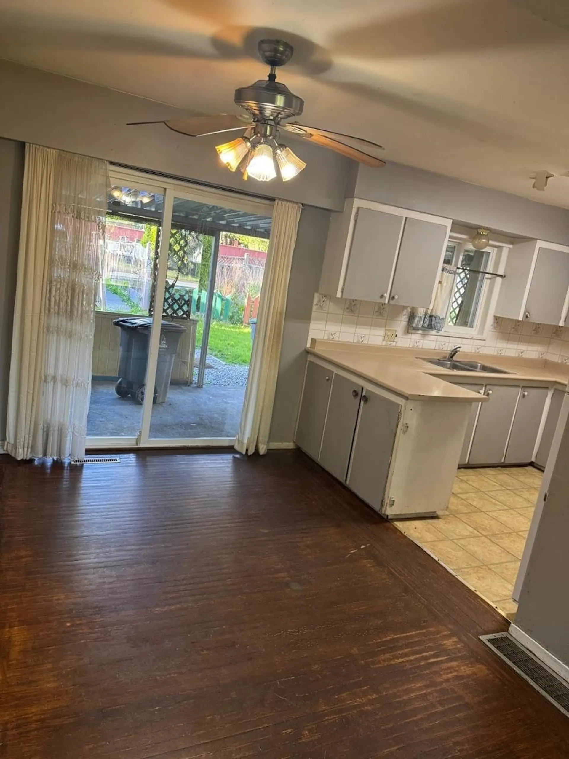 14271 88 Avenue - Image 4