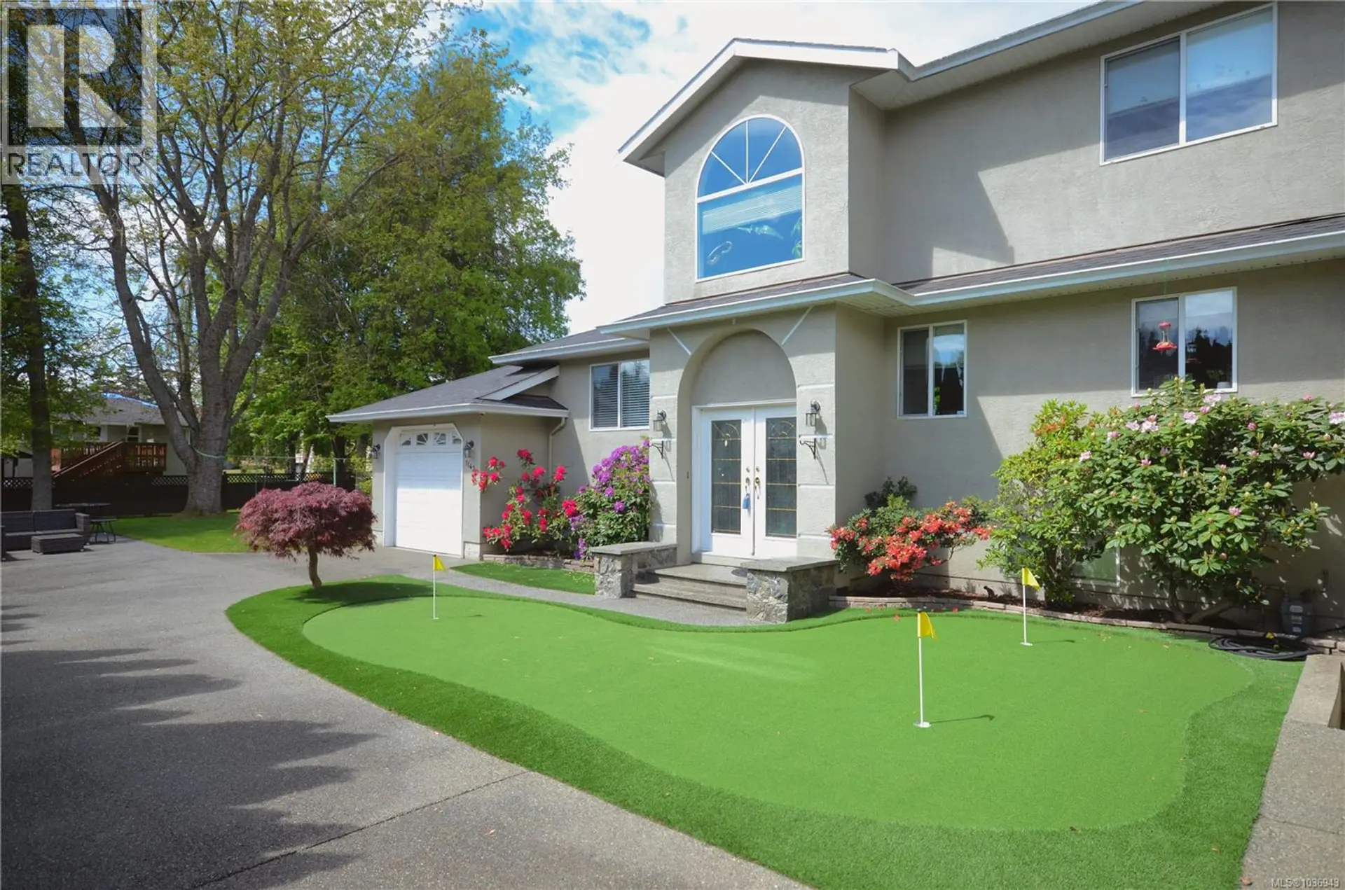 Property at #B 1143 Greenwood Ave, Esquimalt, BC