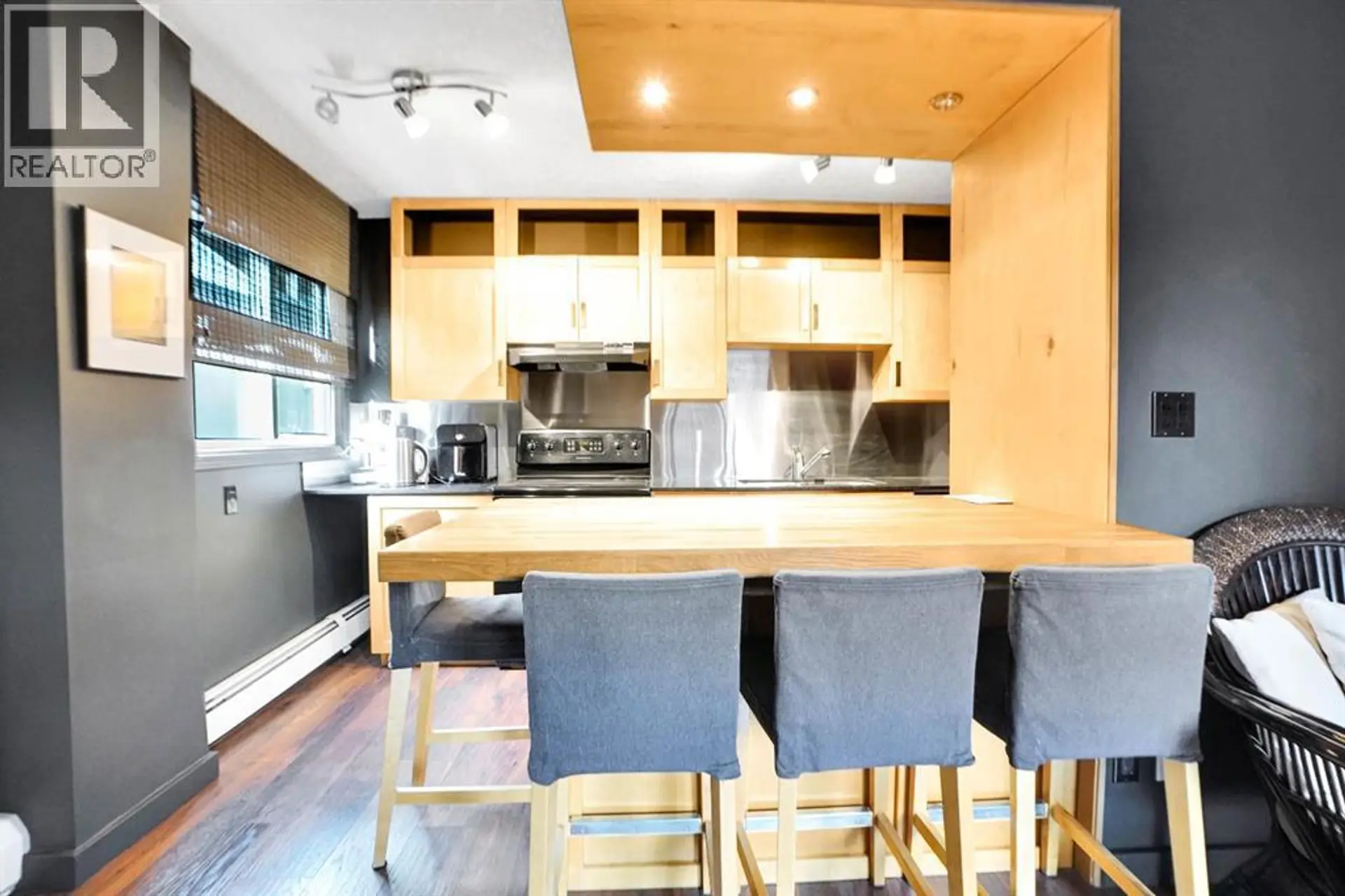 Property at #405 823 19 Avenue SW, Calgary, AB