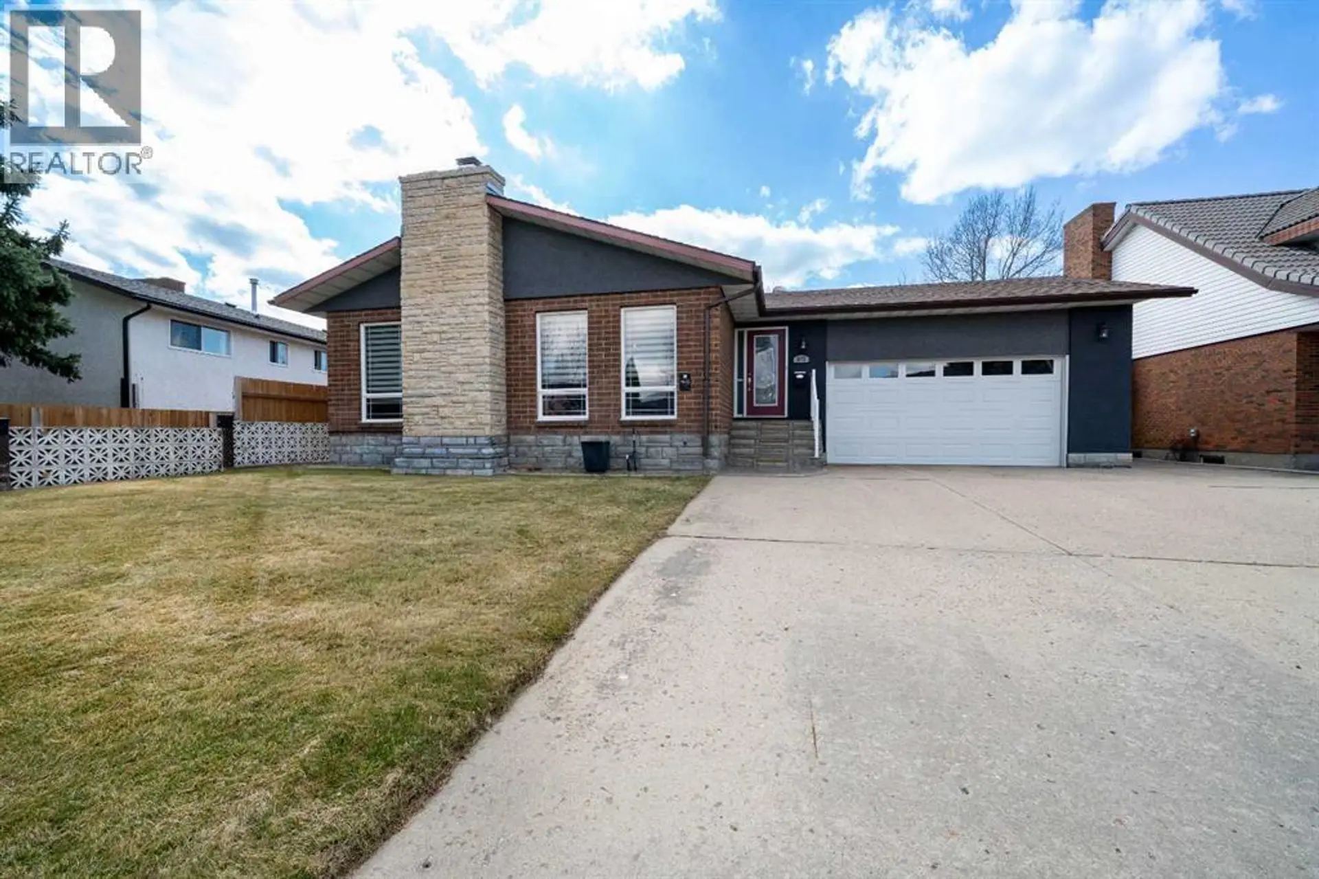 Property at 2672 12 Avenue SE, Medicine Hat, AB