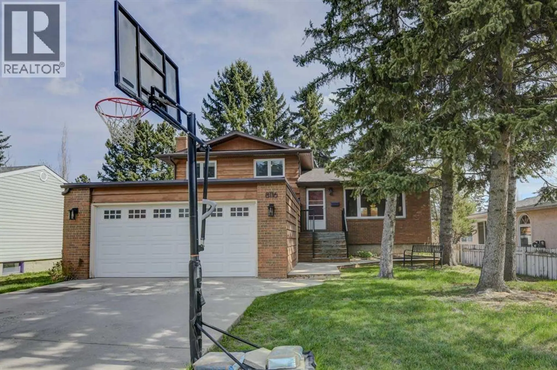 Property at 8116 33 Avenue NW, Calgary, AB