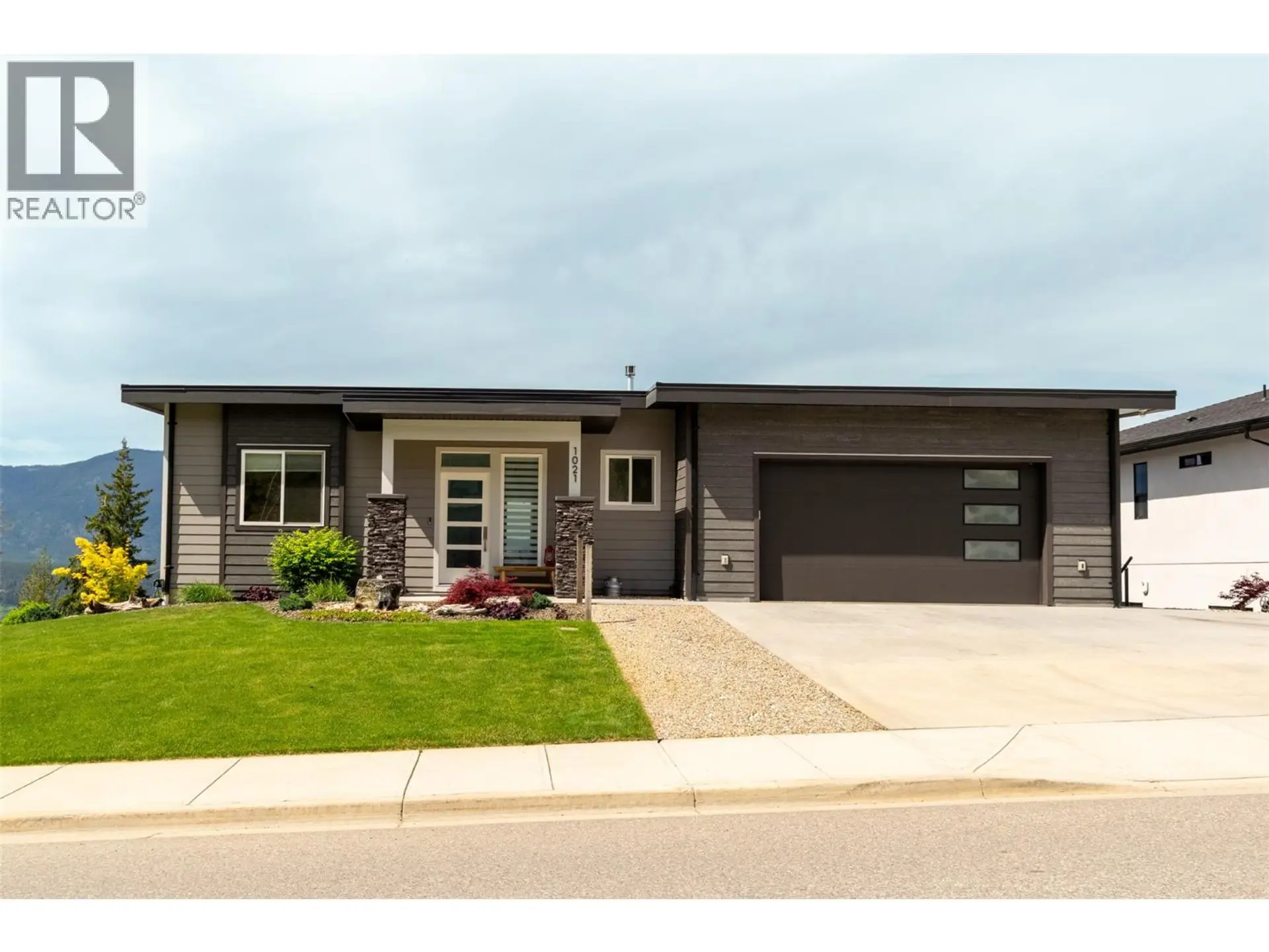Property at 1021 17 Avenue SE, Salmon Arm, BC