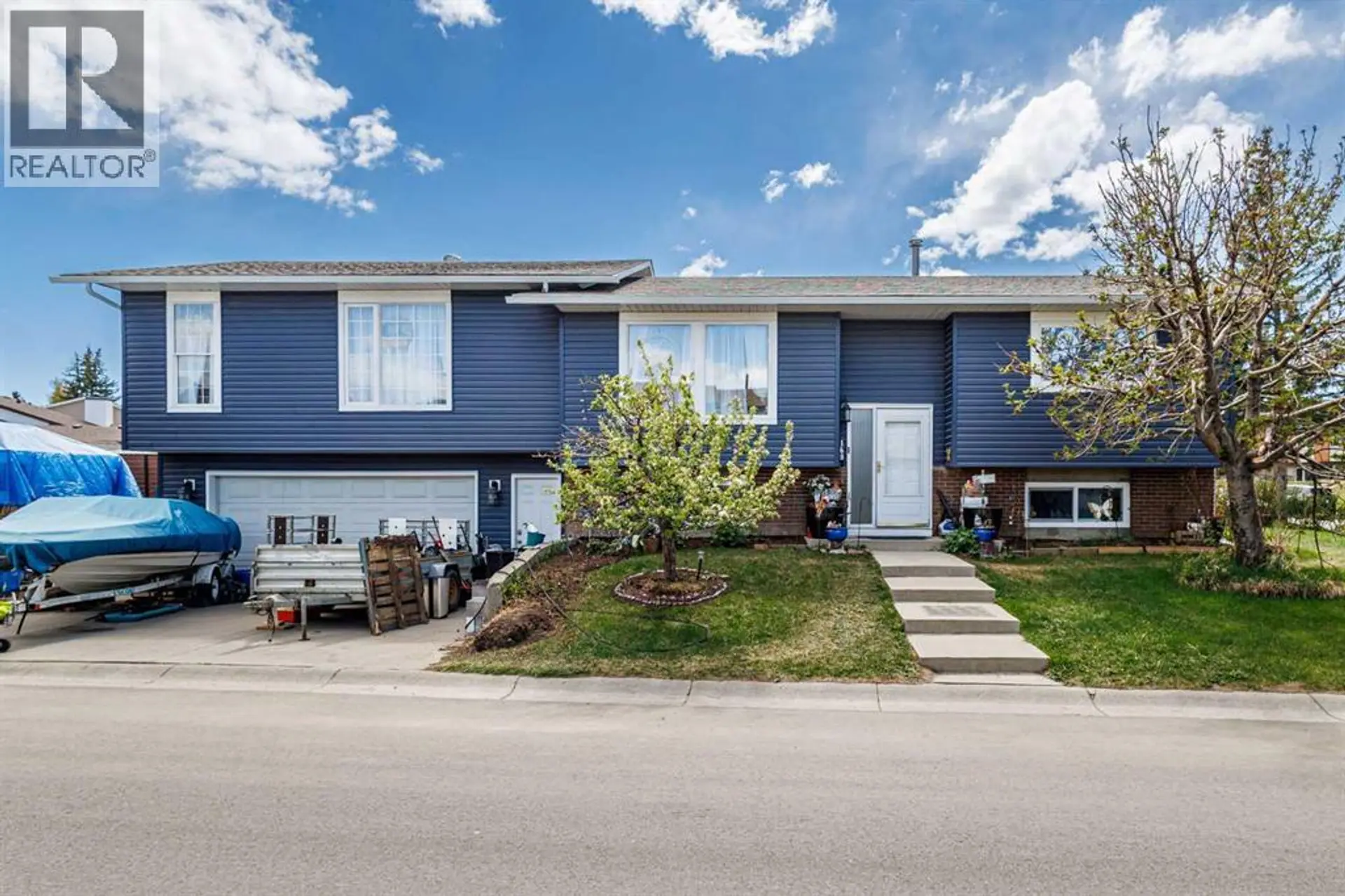 Property at 169 Beddington Circle NE, Calgary, AB