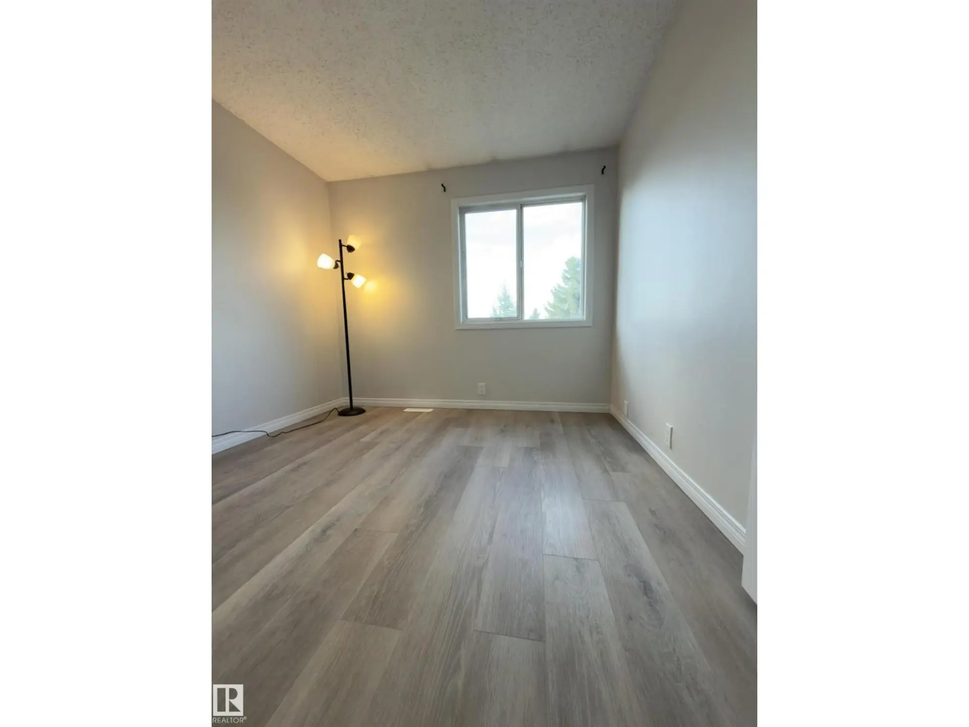 #14 18010 98 AV NW - Image 9