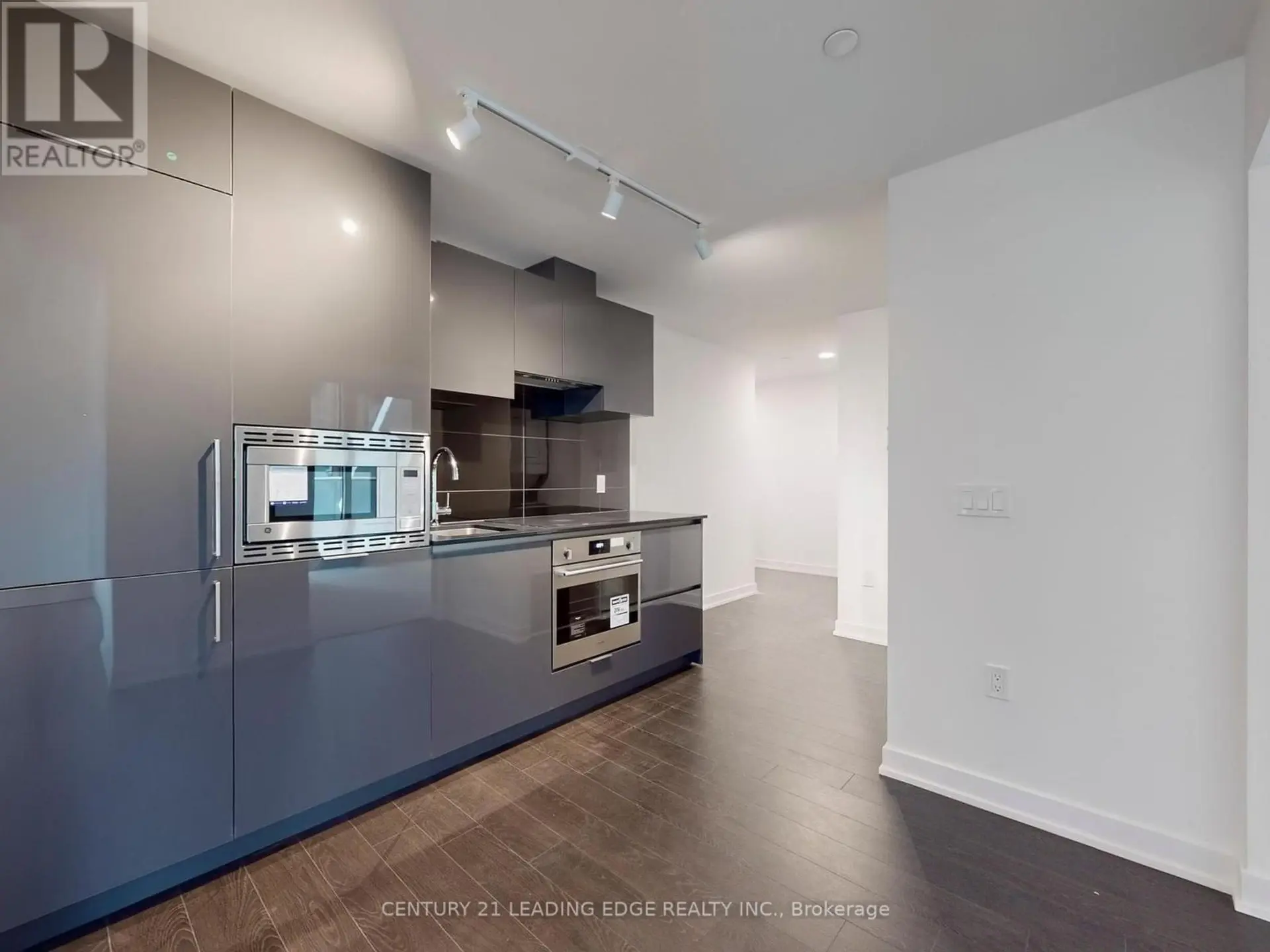 #2212 230 SIMCOE STREET - Image 6