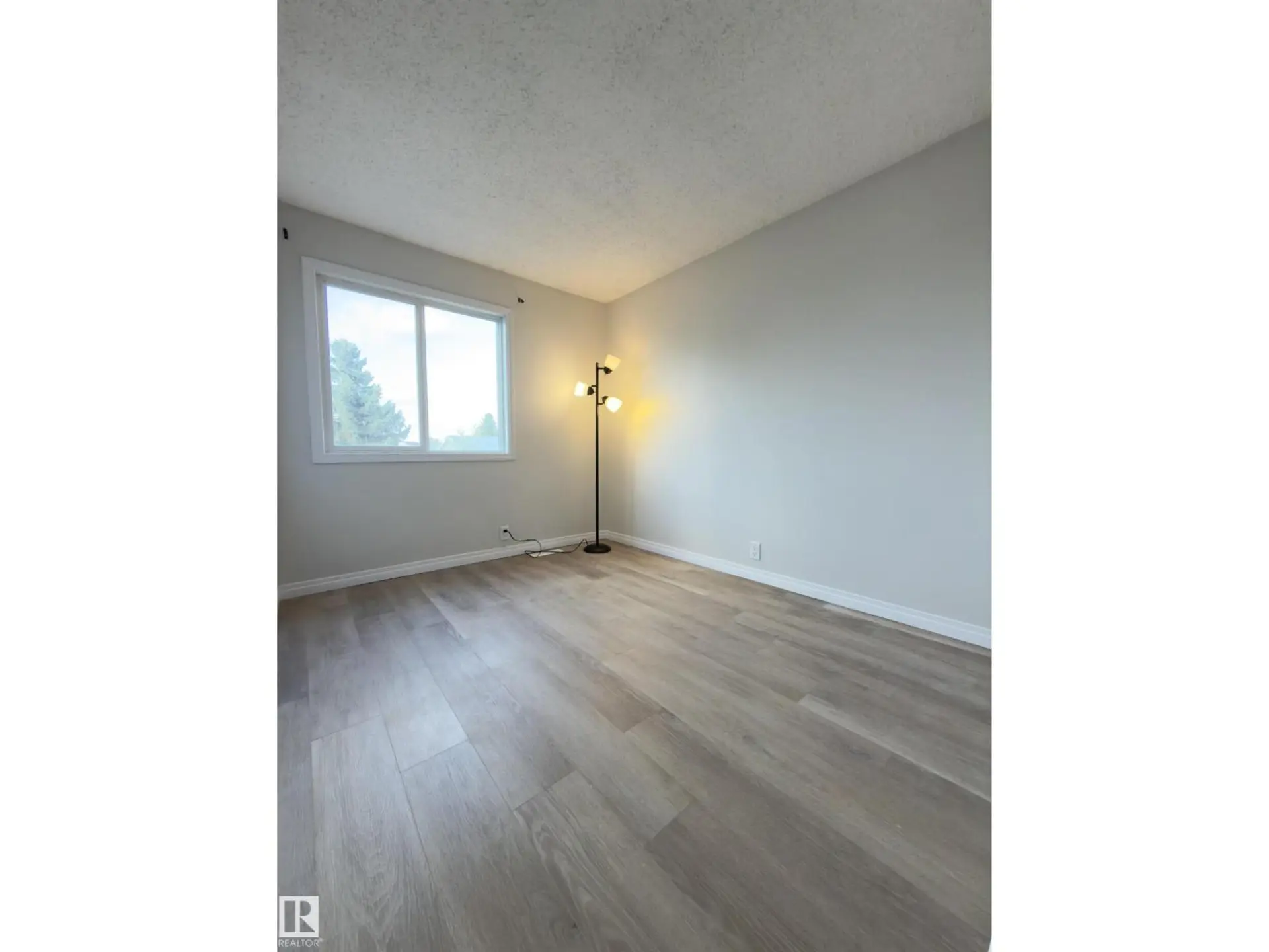 #14 18010 98 AV NW - Image 10