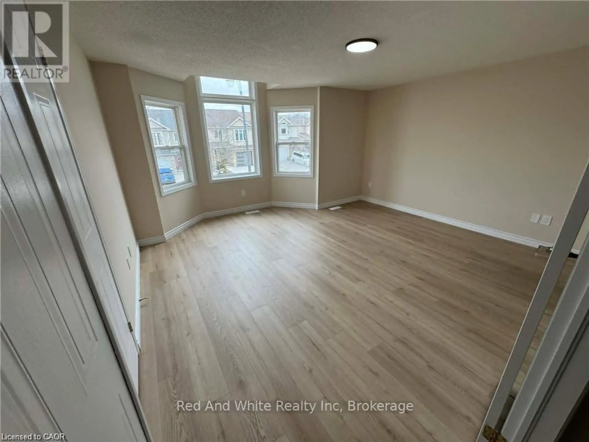 725 PARIS BOULEVARD - Image 14